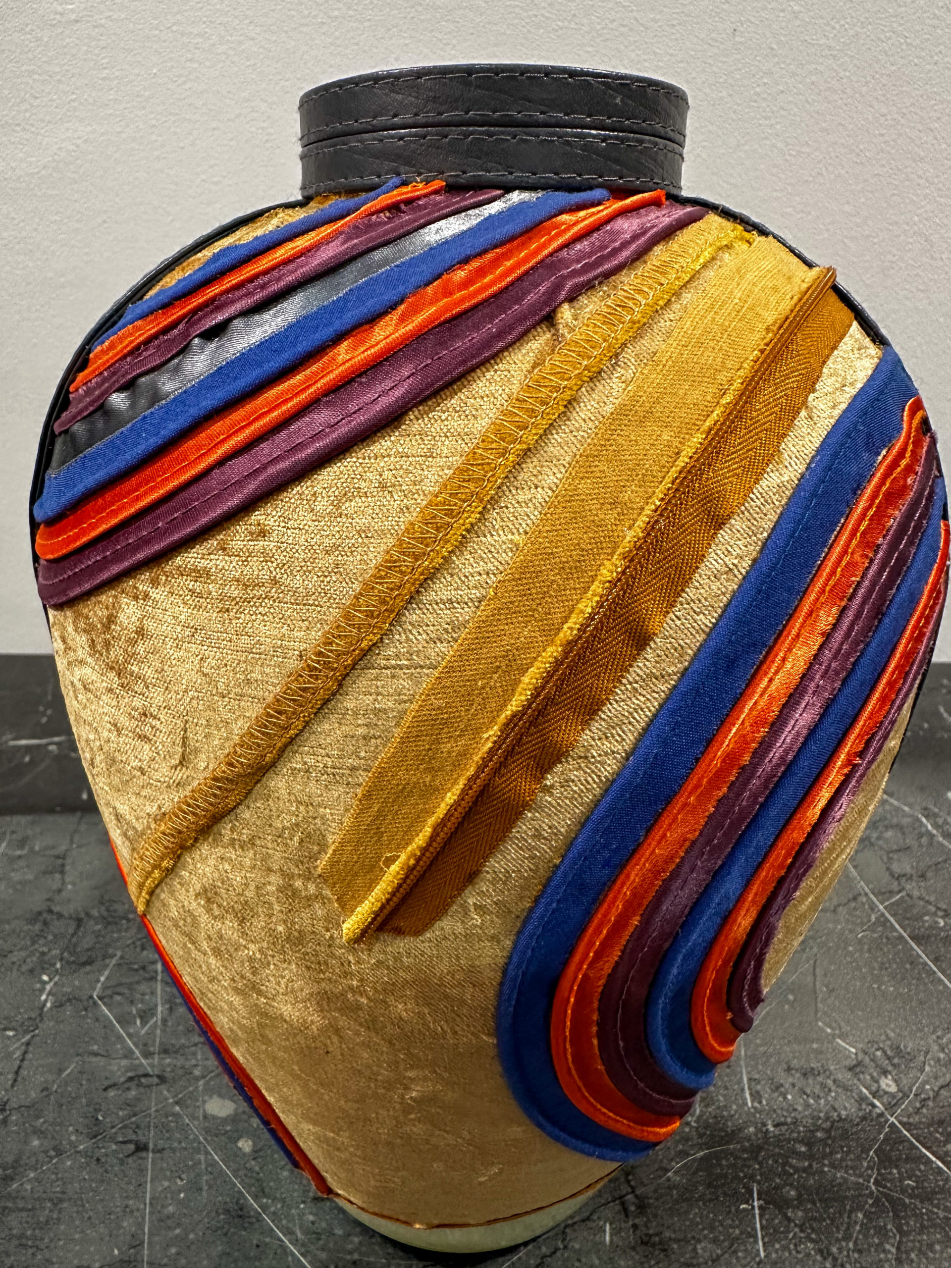 IMG_0854aurore morisse affaire conclue vase céramique pythie the fool delphine fontaine charder upcycling création pièce unique décoration