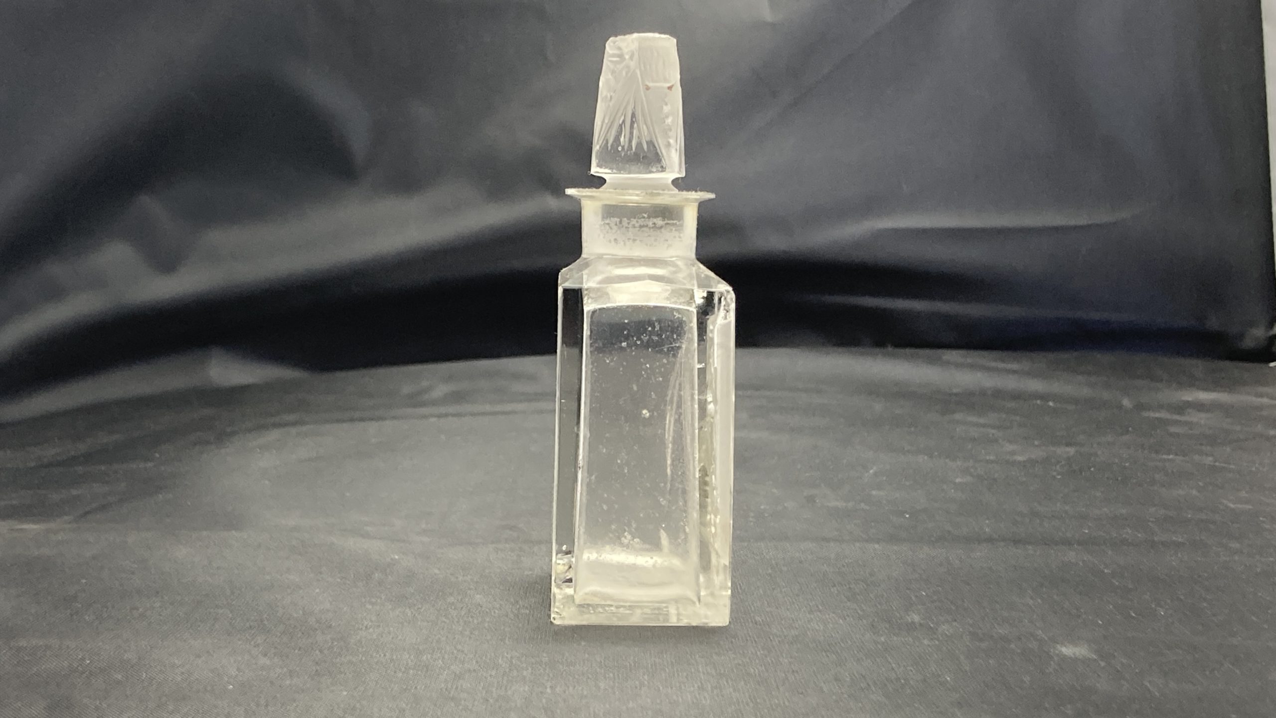 Flacon-Parfum-René-Lalique-LEffleure-Aurore-Morisse-Chestret-5-Liège2-1