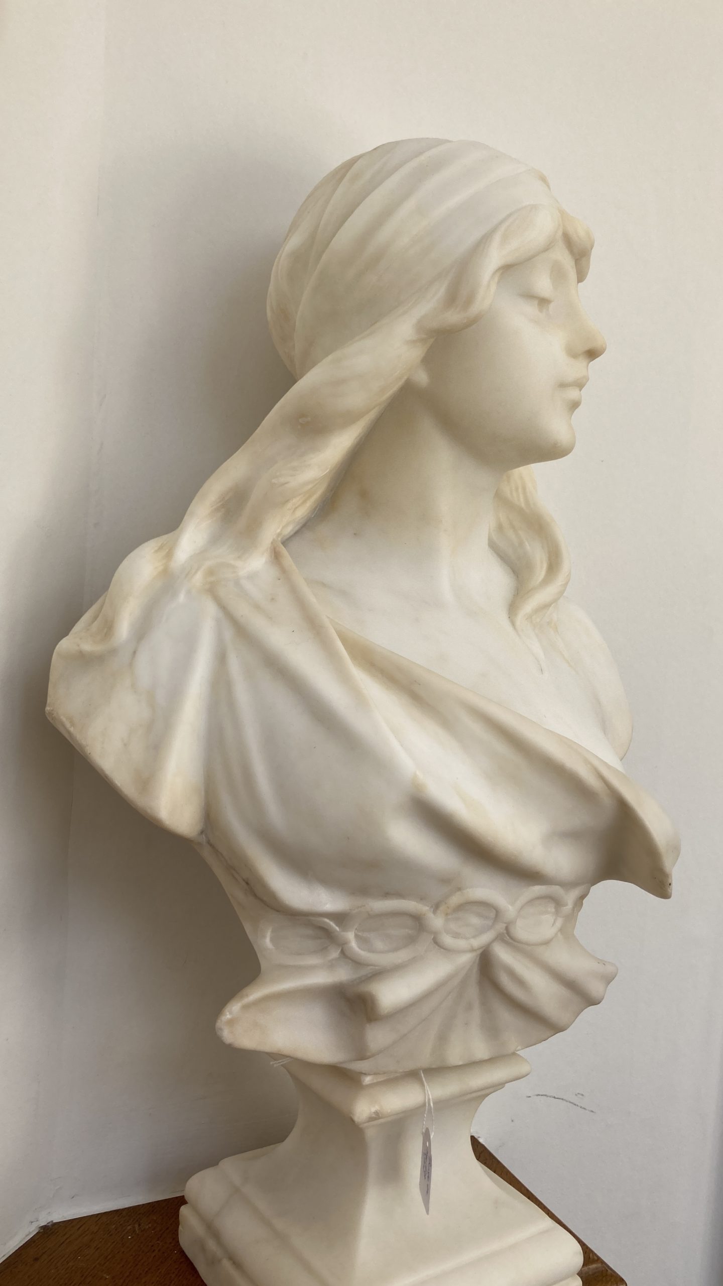 Sculpture-buste-en-marbre-blanc-signé-cipriani-aurore-Morisse-Chestret-5-4
