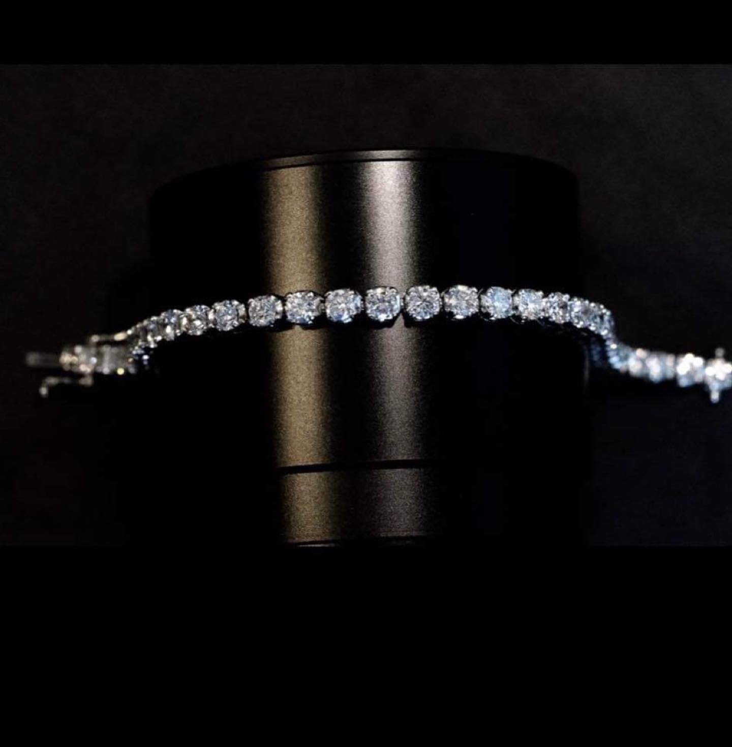 Aurore-Morisse-affaire-conclue-antiquaire-liège-bracelet-or-diamants3