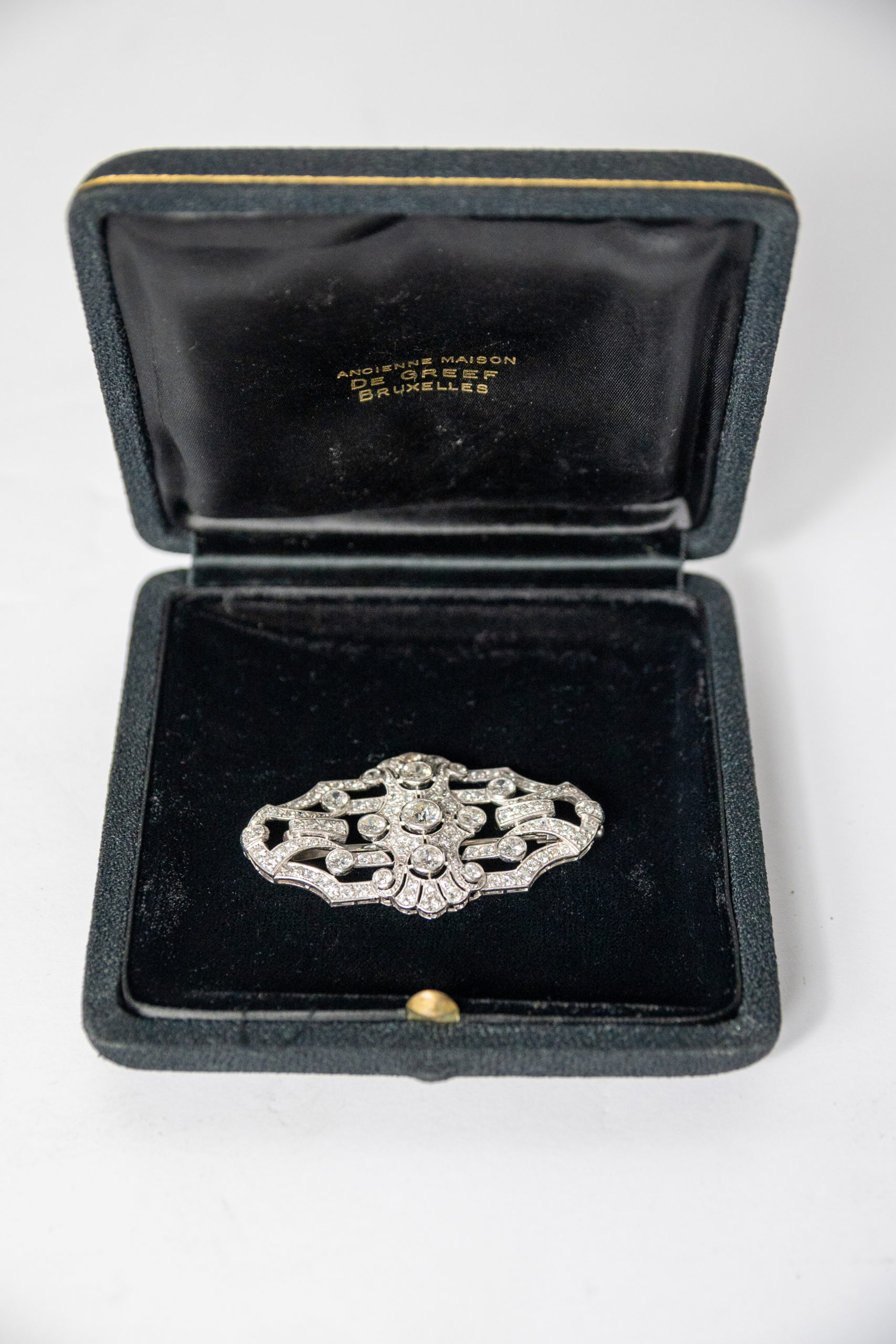 Broche-art-deco-1930-geometrique-or-diamants-aurore-momrisse-chestret5-bijoux-anciens-antiquaire-antiquités1