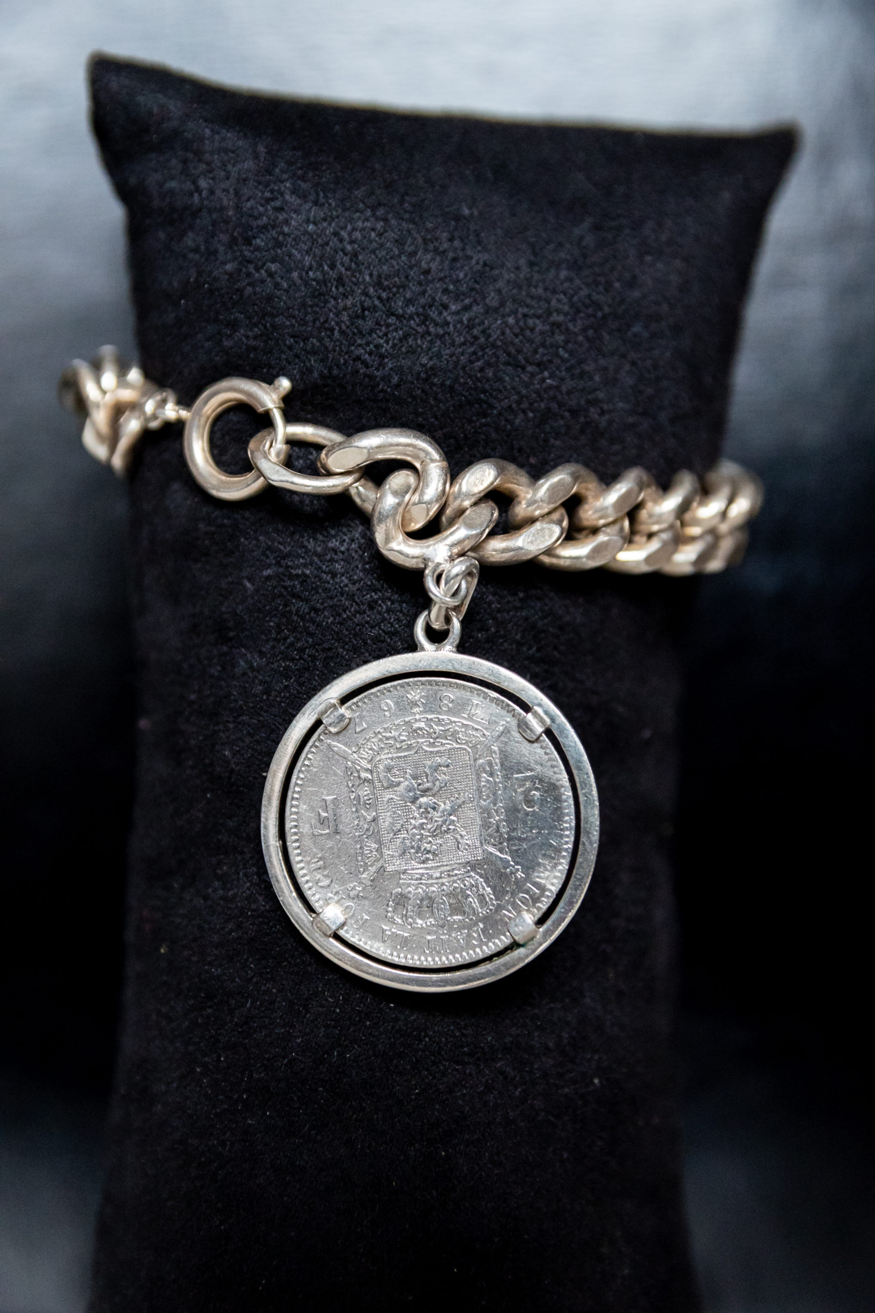 Bracelet-argent-massif-piece-de-monnaie-1960-aurore-morisse-chestret5-liège-antiquaire-antiquaités2