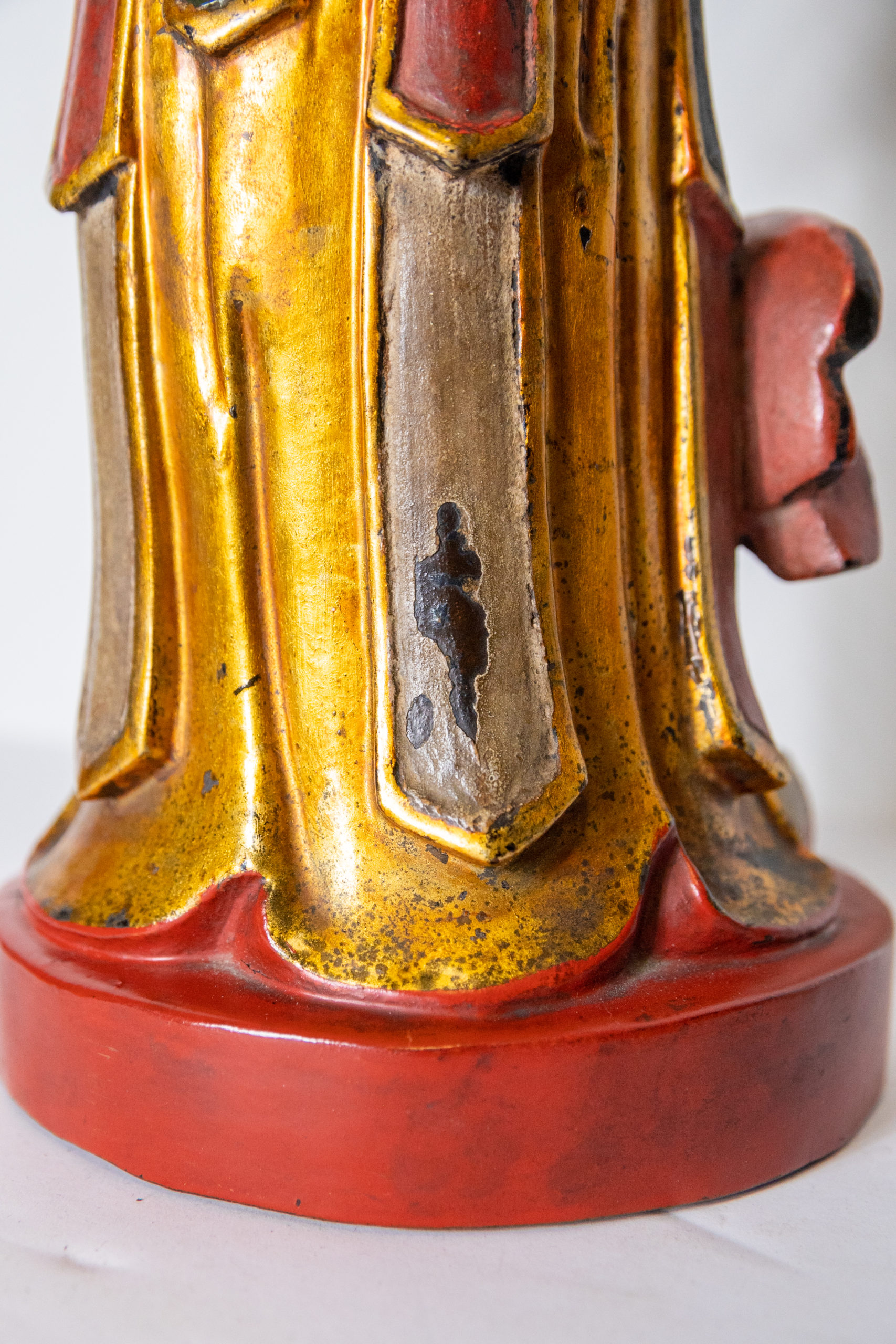 Aurore-morisse-acheteur-affaire-conclue-antiquaire-paris-liège-art-expertise-estimation-ojet-antiquités-sculpture-bois-moine-taoiste-XIXe-bois-doré-tibet-vietnam4-2