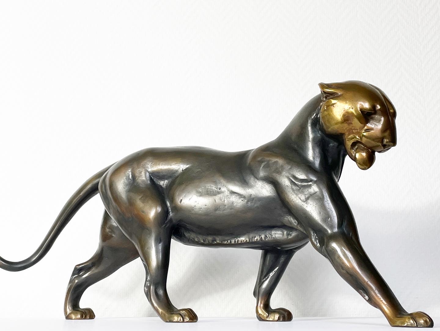 Lionne-guépard-bronze-animaux-patine-paire-art-deco-XXe-aurore-morisse-affaire-conclue12