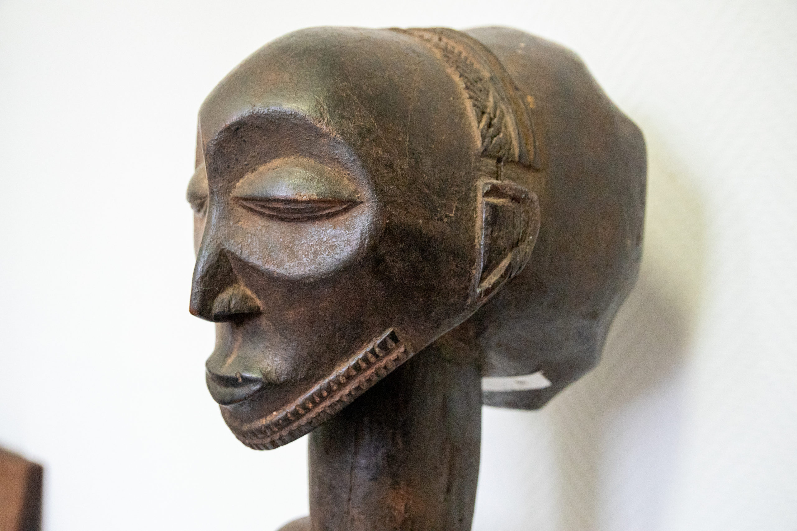 sculpture-africaine-hemba-singiti-niebo-luika-république-démocratique-congo-art-primitif-collection-lusingiti-aurore-morisse-affaire-conclue-antiquaité-antiquaire-paris-liège4