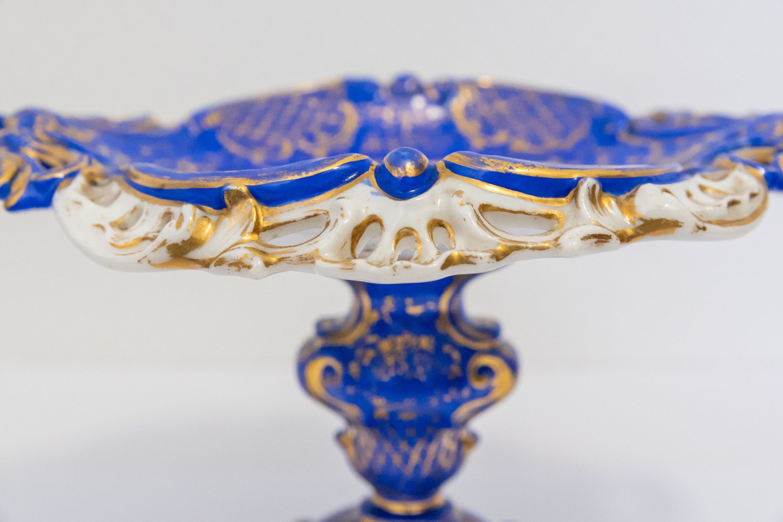 Porcelaine-de-paris-xixe-bleu-sèvres-collection-décoration-antiquités-expertise-affaire-conclue3