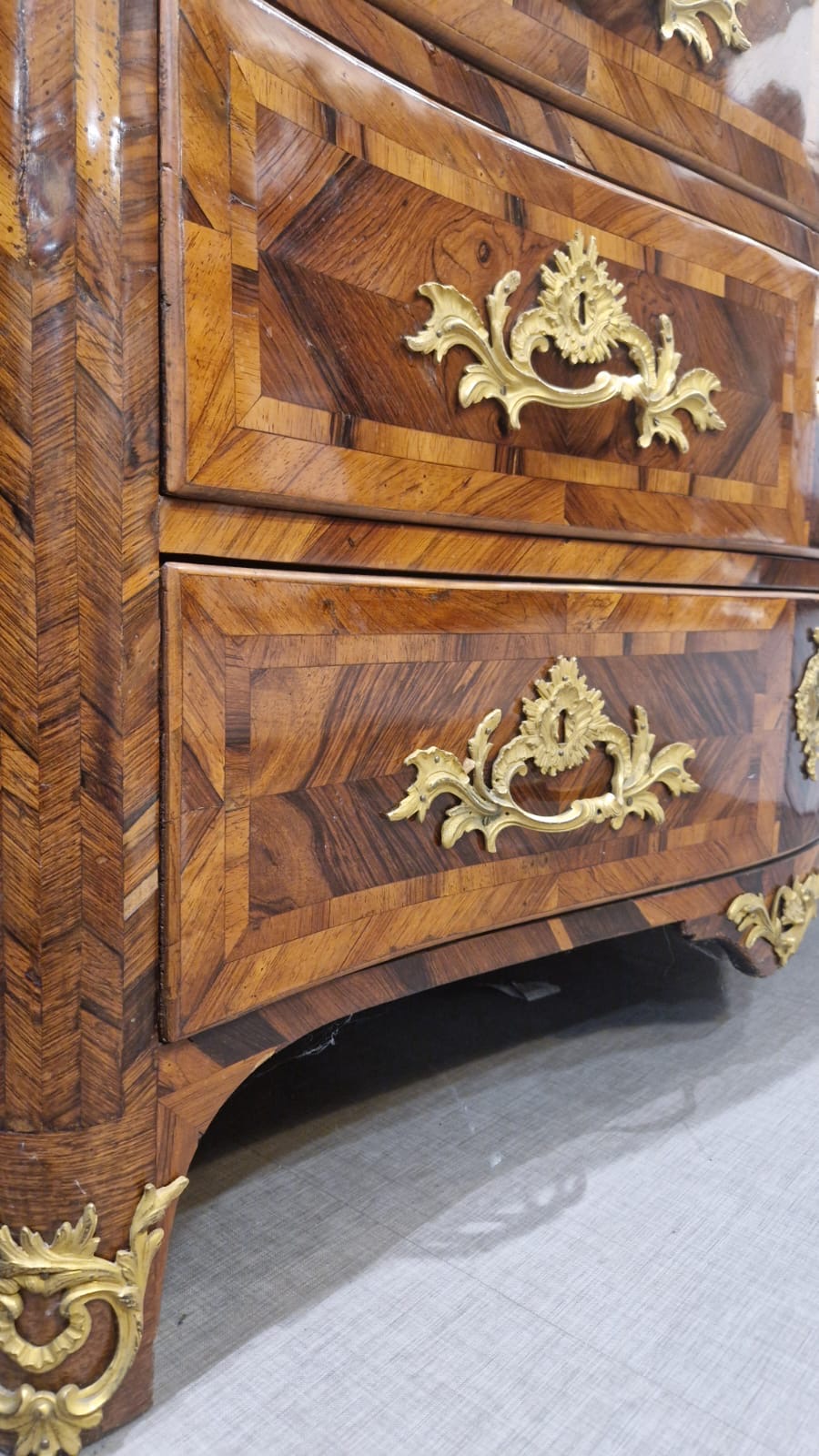 Auroremorisse-art-antiquités-antiquaire-collection-liege-art-affaire-conclue-ancien-commode-LouisXV-mobilier-4