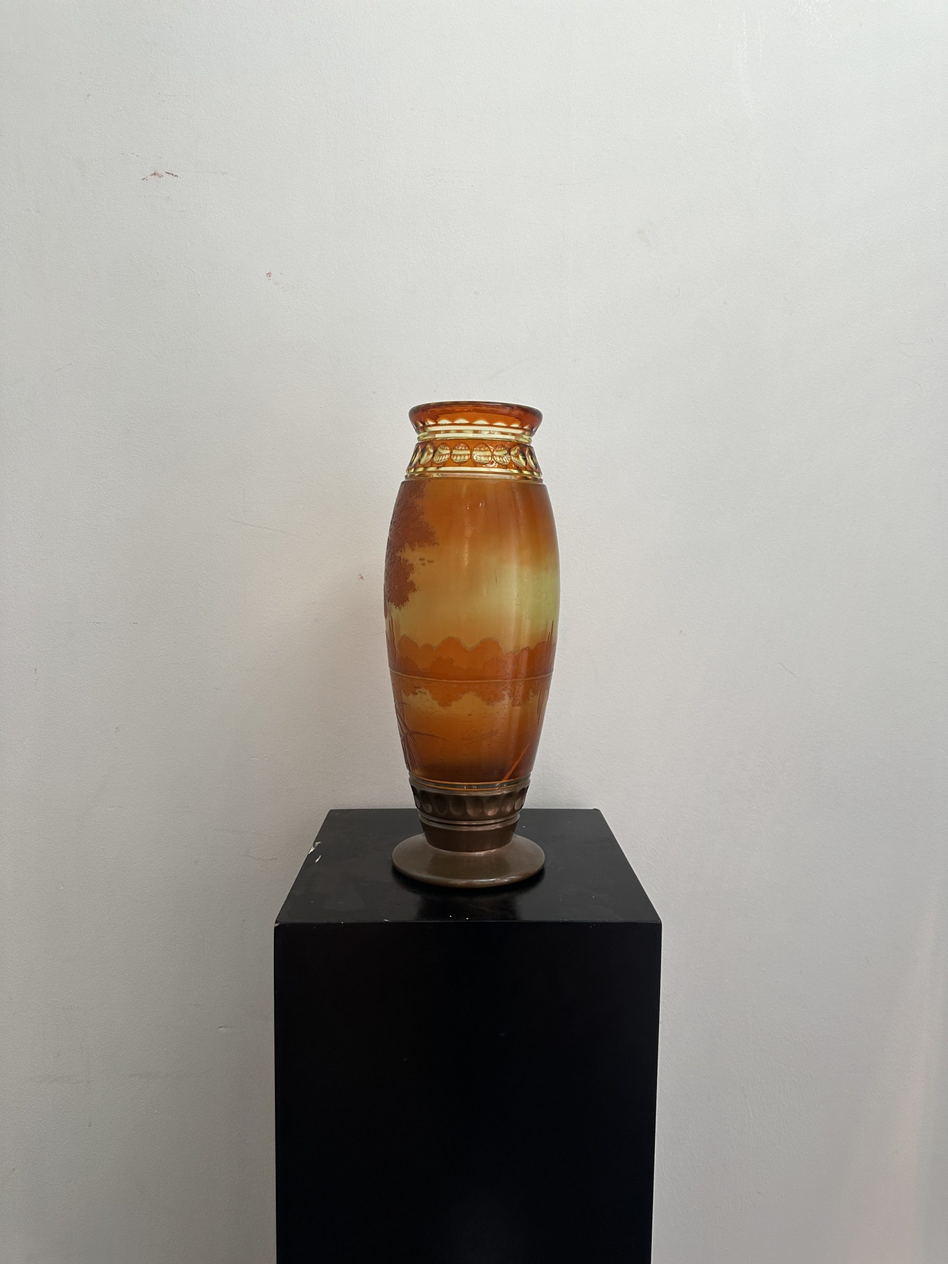 aurore-affaire-conclue-vase-val-saint-lambert-urane2