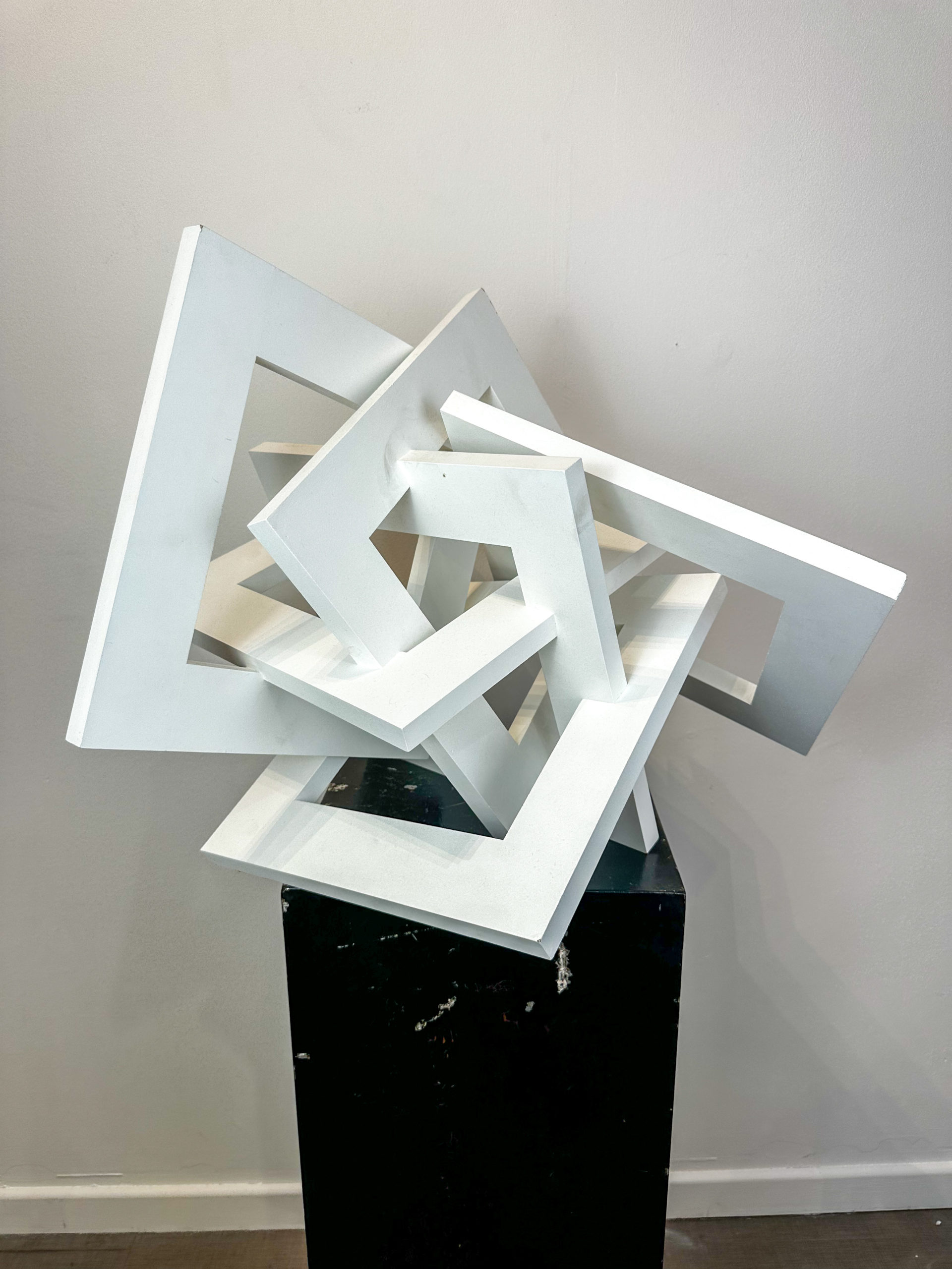 IMG_6717aurore-morisse-affaire-conclue-sculpture-contemporaine-décoration-simple-blanche-helfried-kodré-catalogue-raisonné-acrylique-investissement-art-contemporain