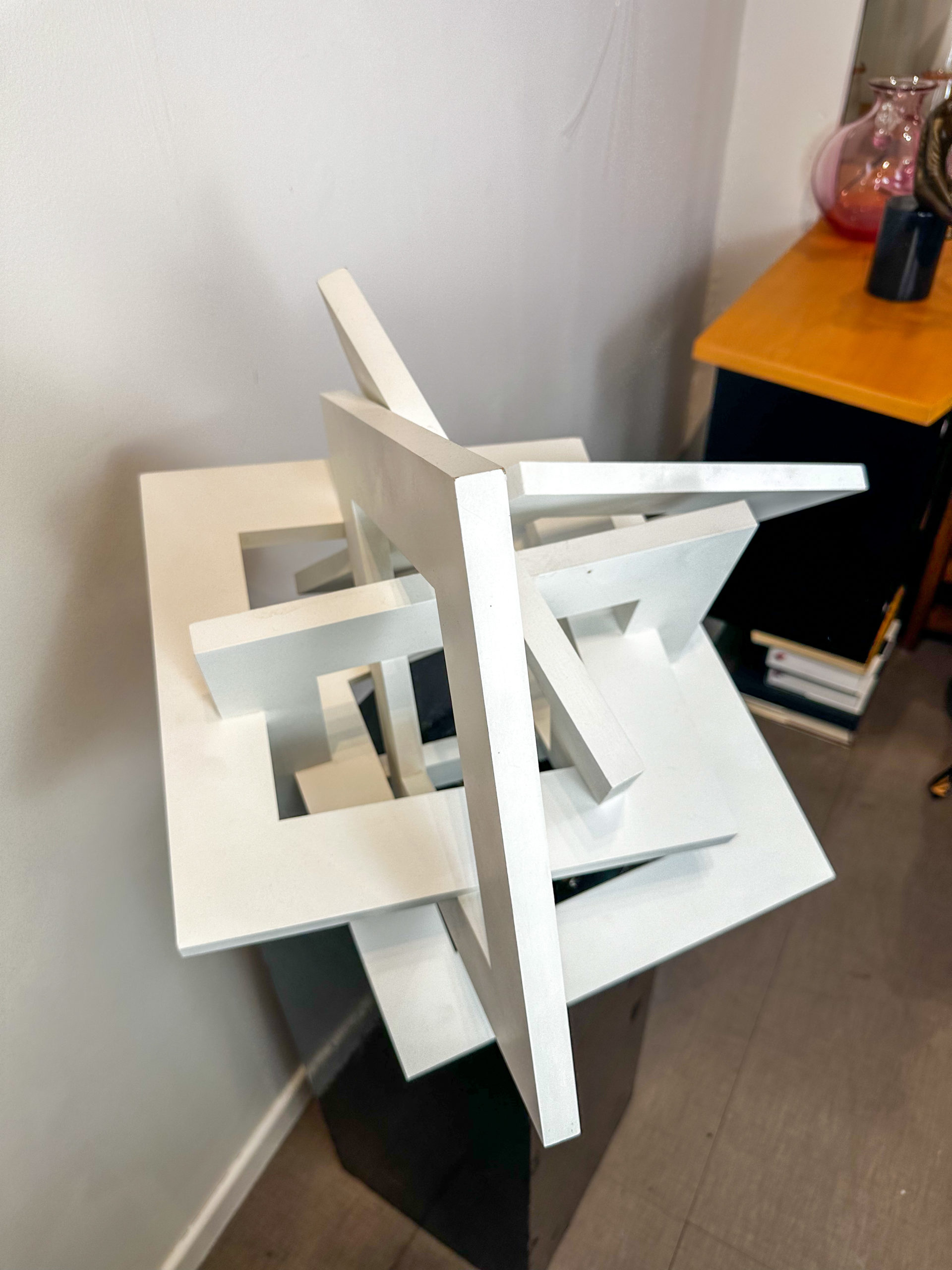 IMG_6719aurore-morisse-affaire-conclue-sculpture-contemporaine-décoration-simple-blanche-helfried-kodré-catalogue-raisonné-acrylique-investissement-art-contemporain