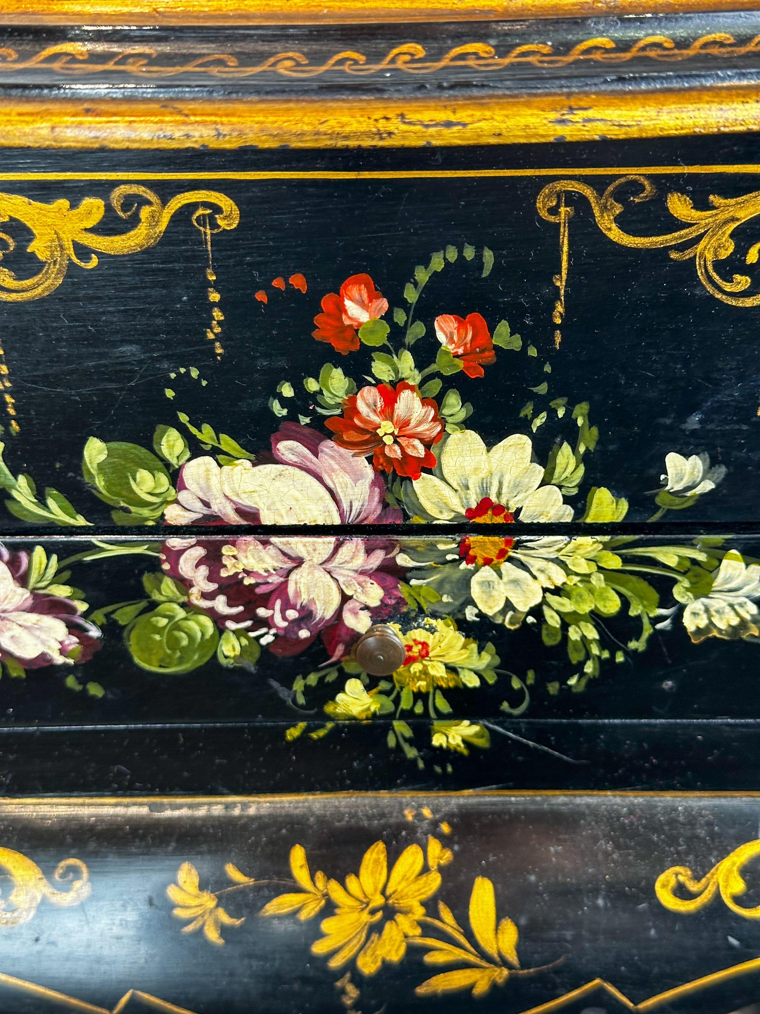 IMG_6824aurore-morisse-affaire-conclue-chevets-paire-peints-français-20e-siècle-décoration-fleurs-nacre-salon-rangement-pratique-collectionneur-noir-investissement