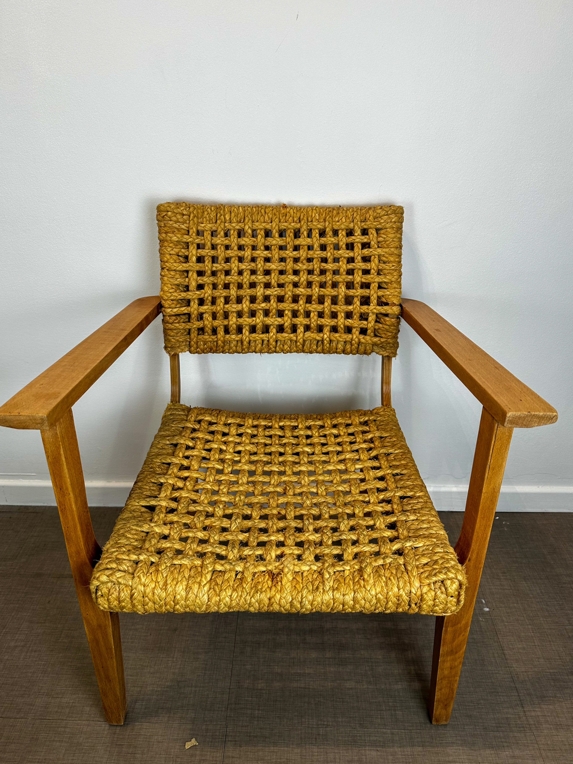 IMG_6826aurore-morisse-affaire-conclue-fauteuils-audoux-minet-france-design-1950-cordage-tressé-chaise-collectionneur-pratique-bois-simple-salon