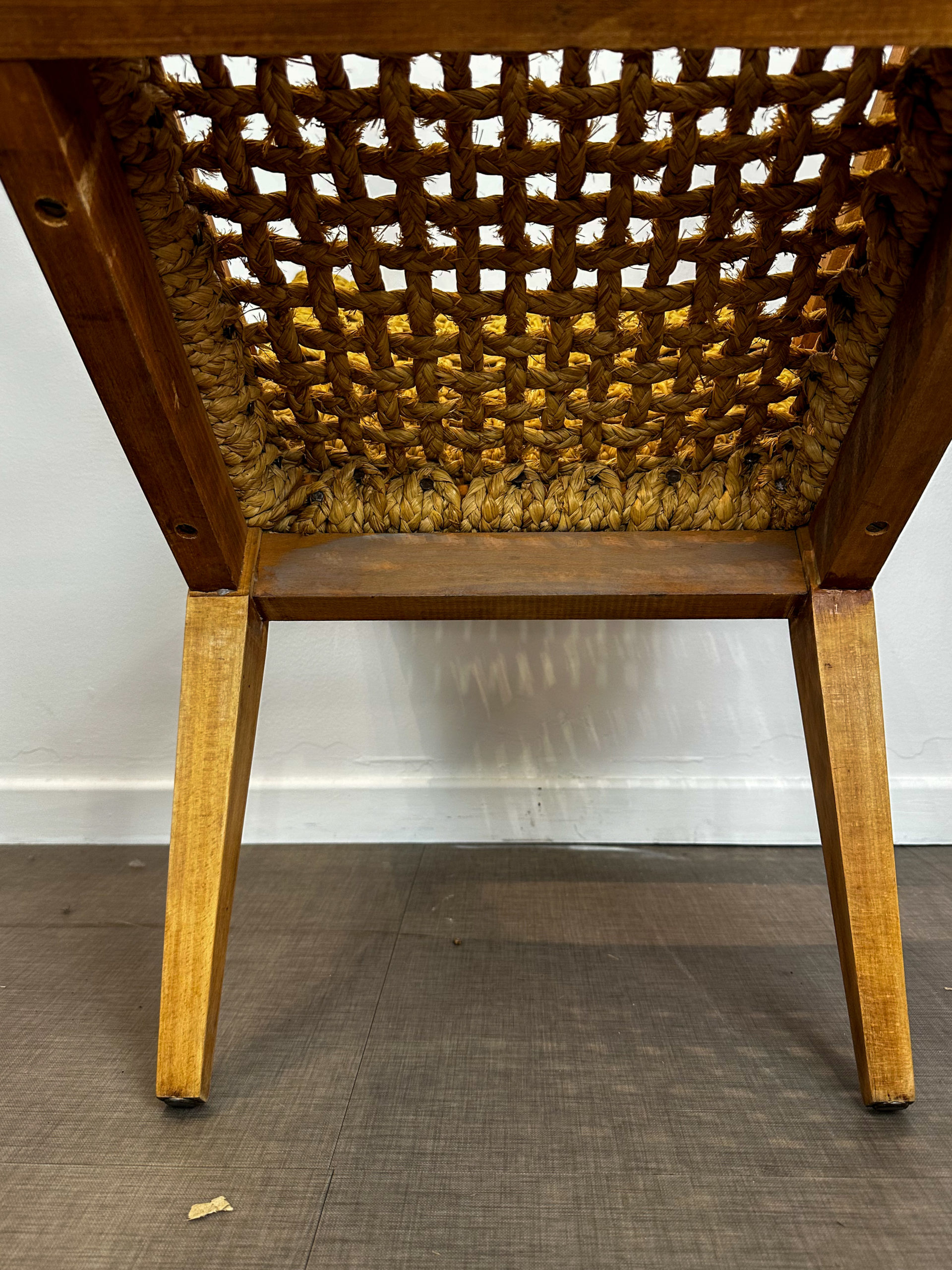 IMG_6827aurore-morisse-affaire-conclue-fauteuils-audoux-minet-france-design-1950-cordage-tressé-chaise-collectionneur-pratique-bois-simple-salon