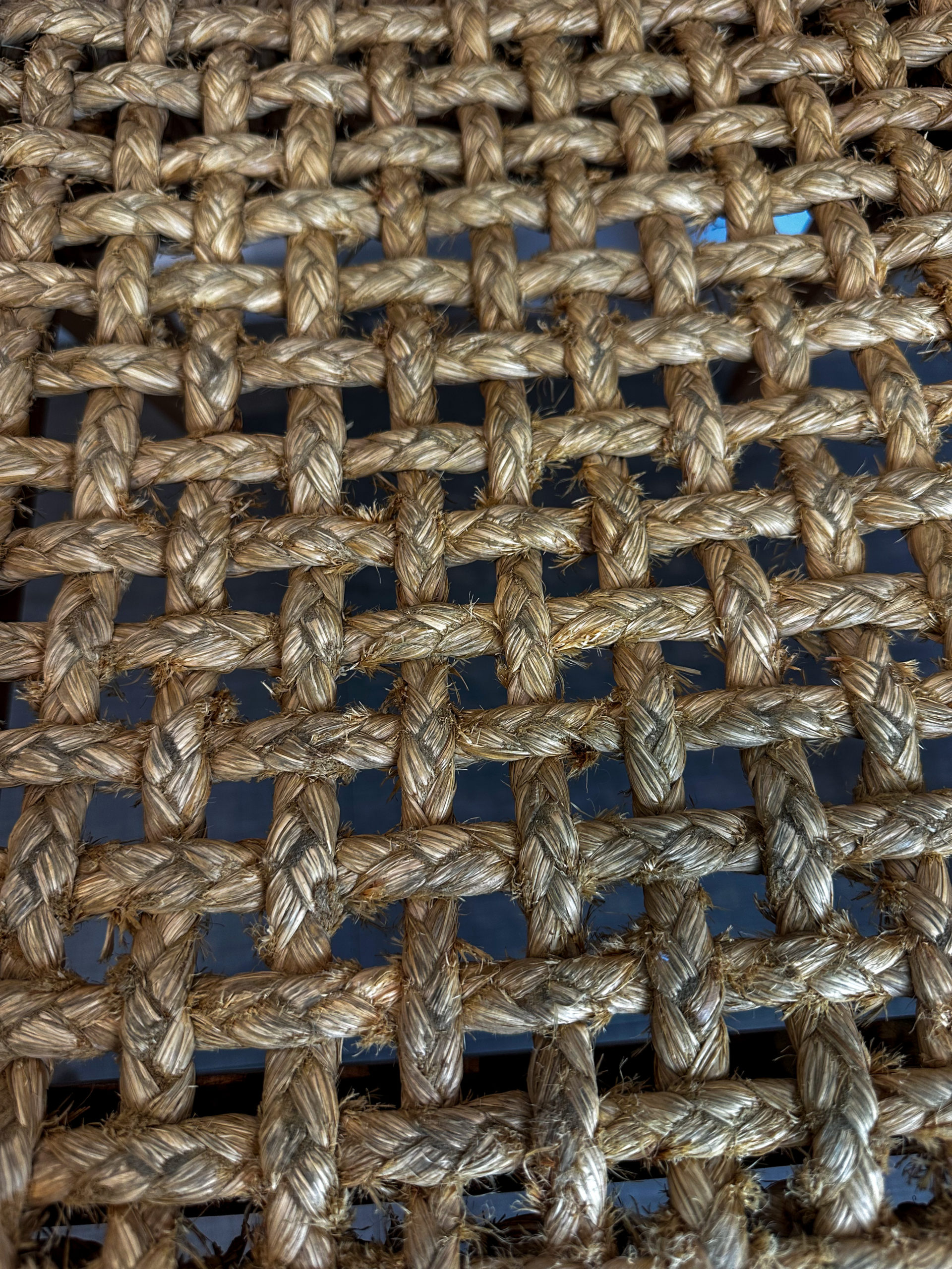 IMG_6829aurore-morisse-affaire-conclue-fauteuils-audoux-minet-france-design-1950-cordage-tressé-chaise-collectionneur-pratique-bois-simple-salon