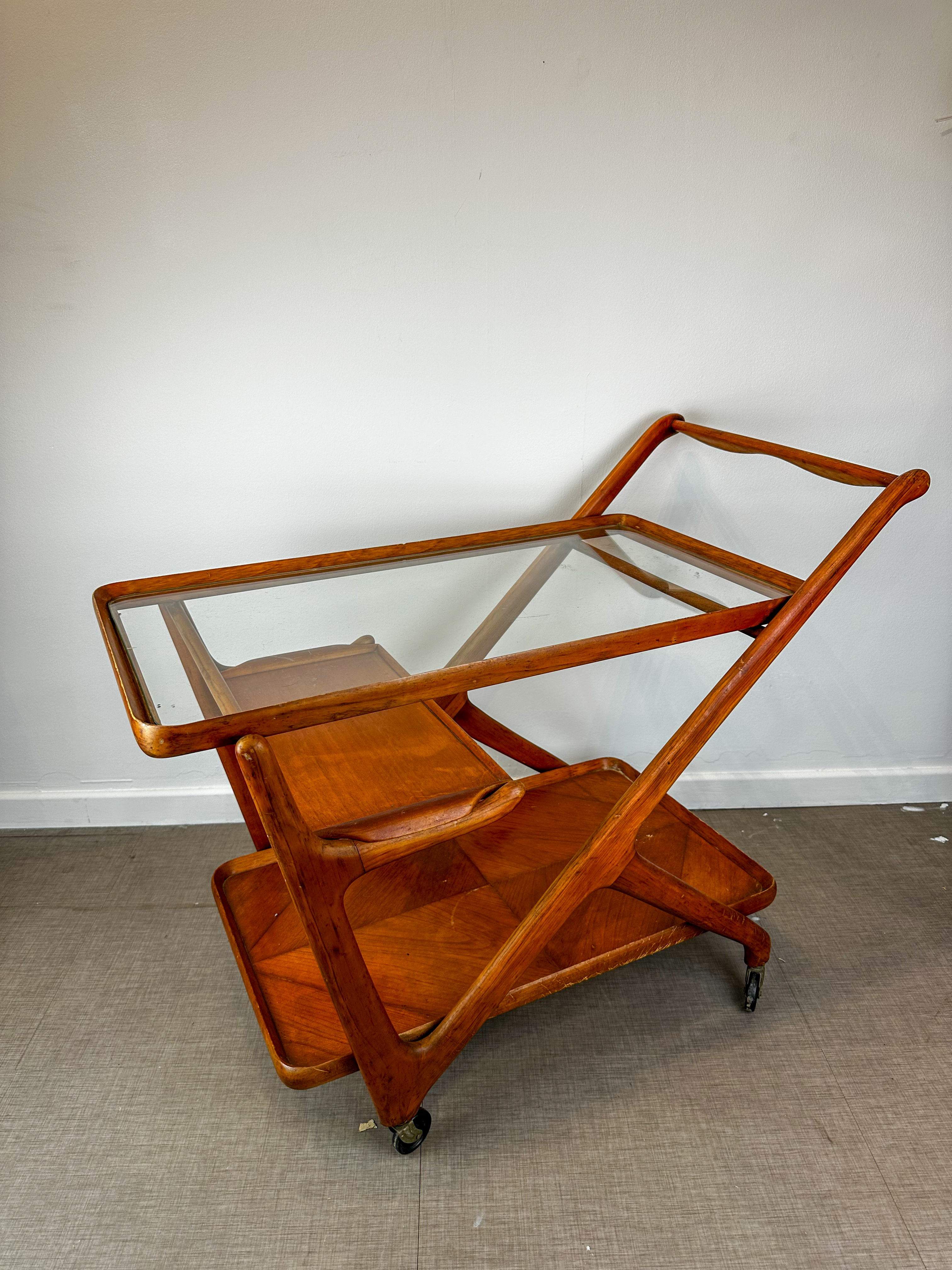 Mobilier• Desserte Cassina