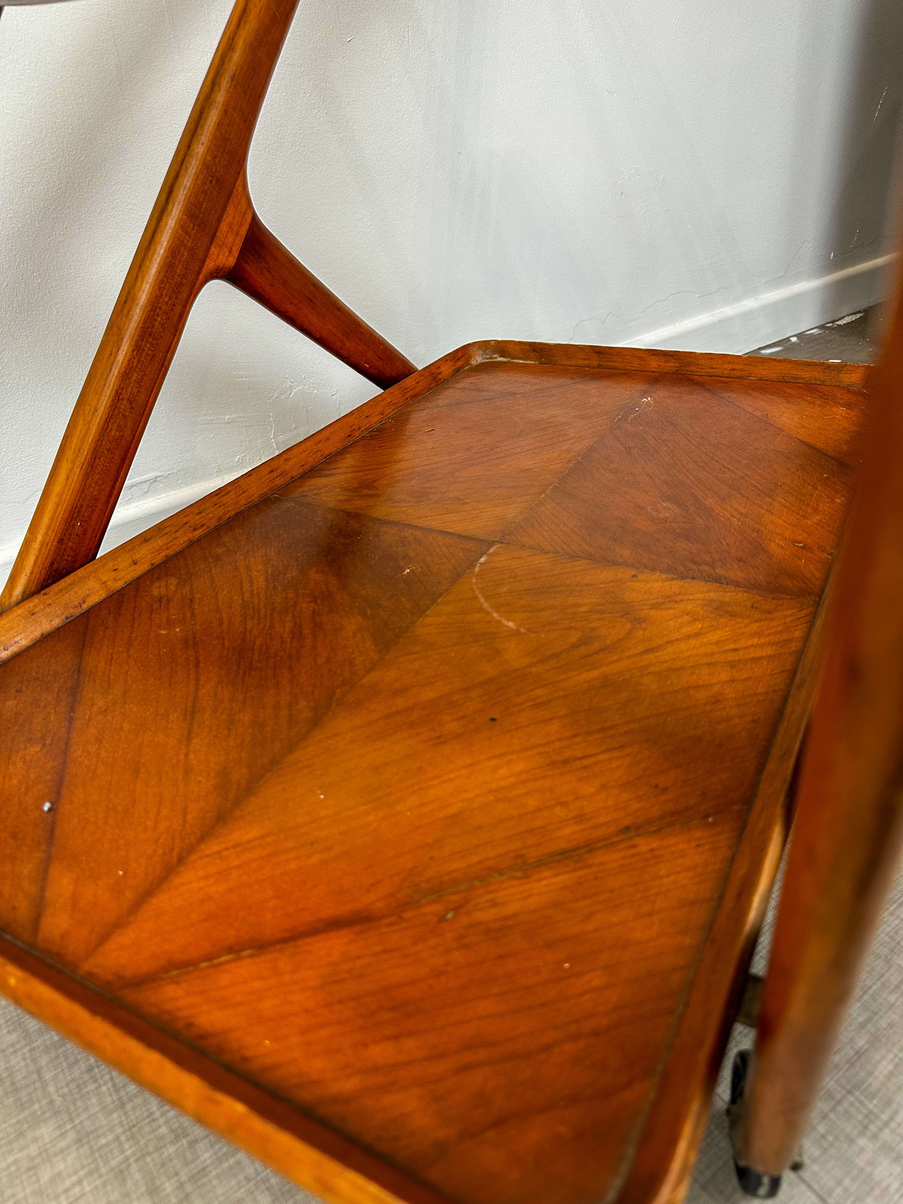 IMG_6838aurore-morisse-affaire-conclue-desserte-cassina-design-italien-1950-bois-décoration-collectionneur-investissement-art-nouveau-simple-décoration-vernis-vernis