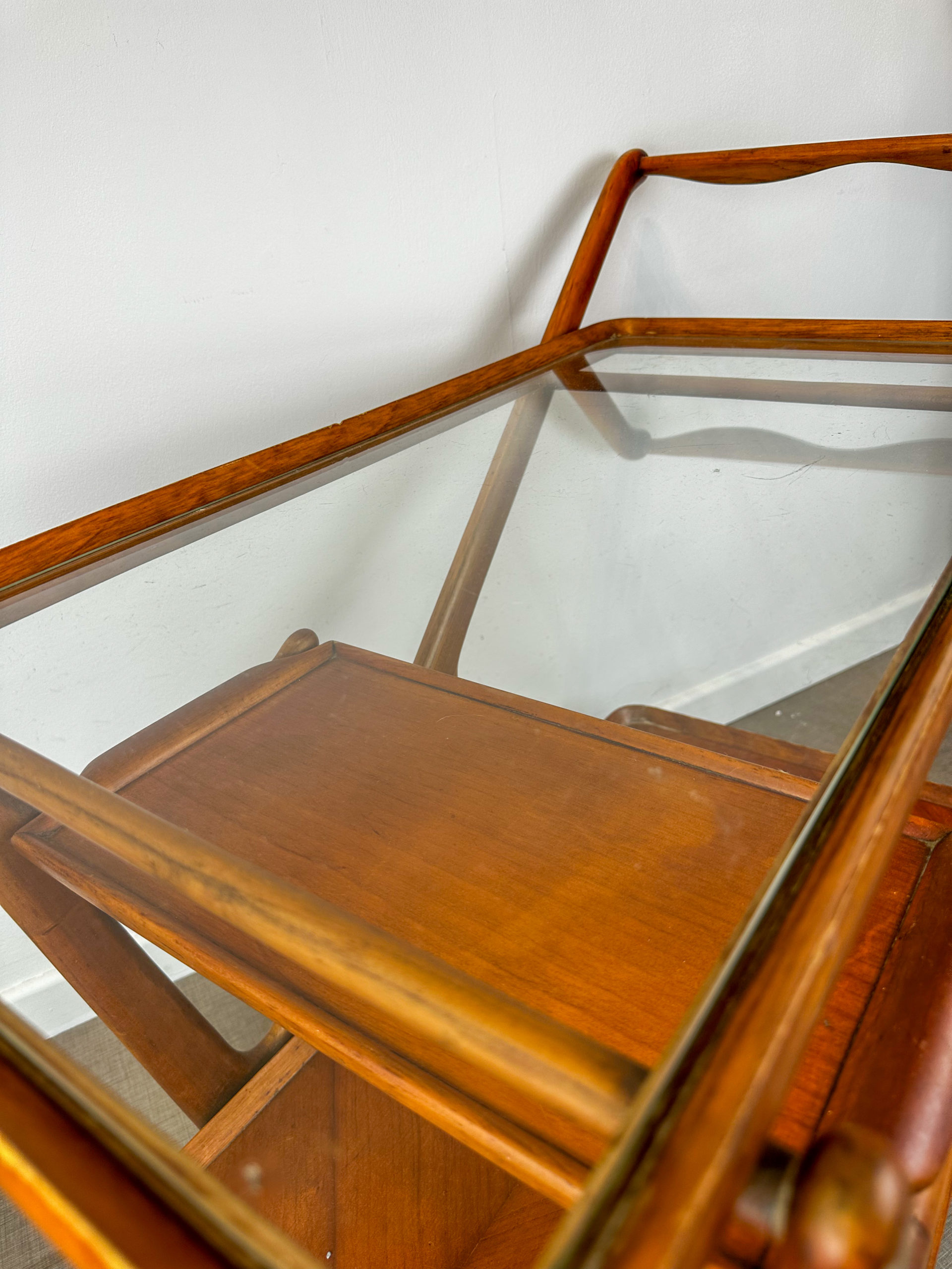 IMG_6839aurore-morisse-affaire-conclue-desserte-cassina-design-italien-1950-bois-décoration-collectionneur-investissement-art-nouveau-simple-décoration-vernis-vernis