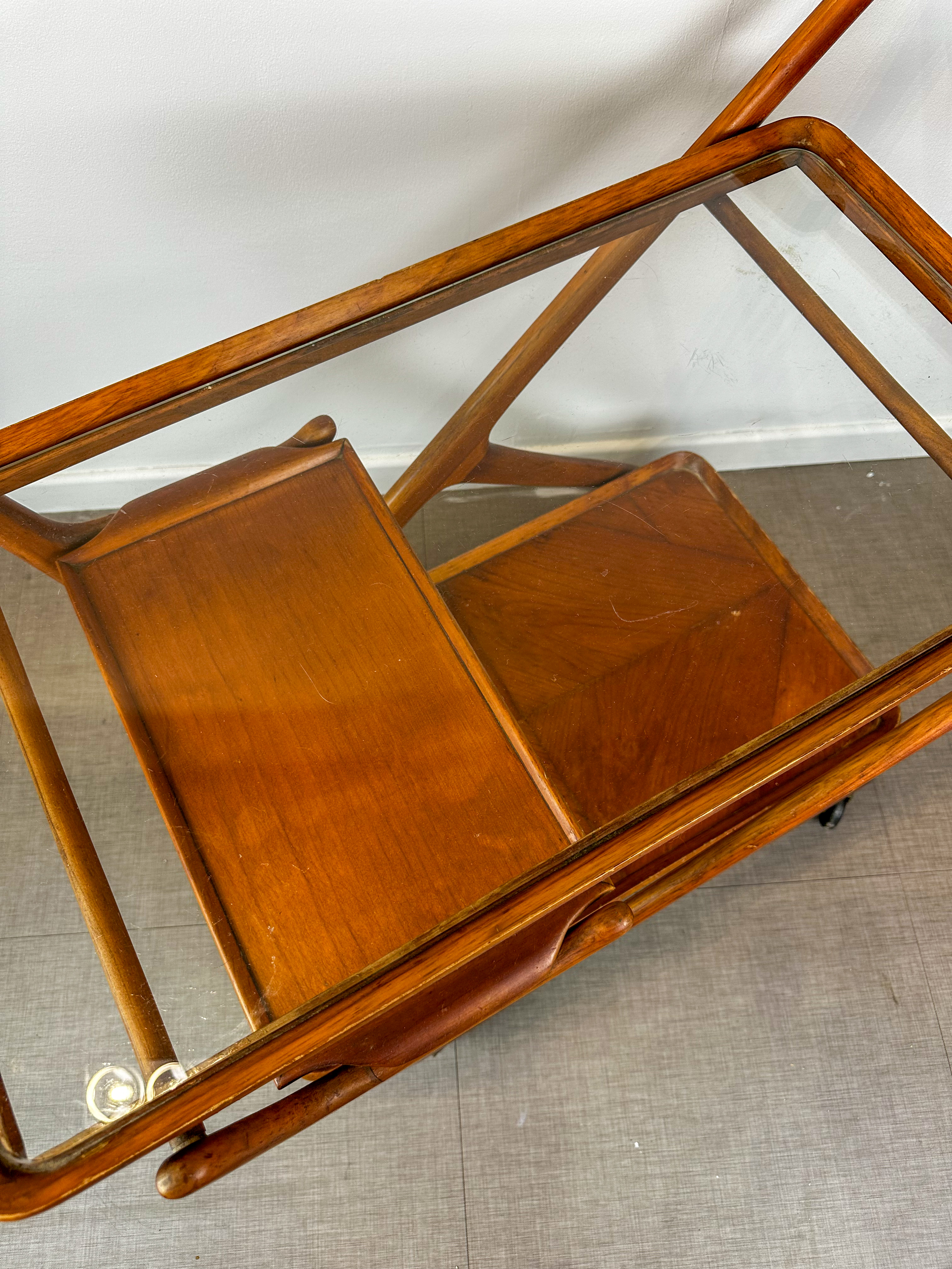 IMG_6840aurore-morisse-affaire-conclue-desserte-cassina-design-italien-1950-bois-décoration-collectionneur-investissement-art-nouveau-simple-décoration-vernis-vernis