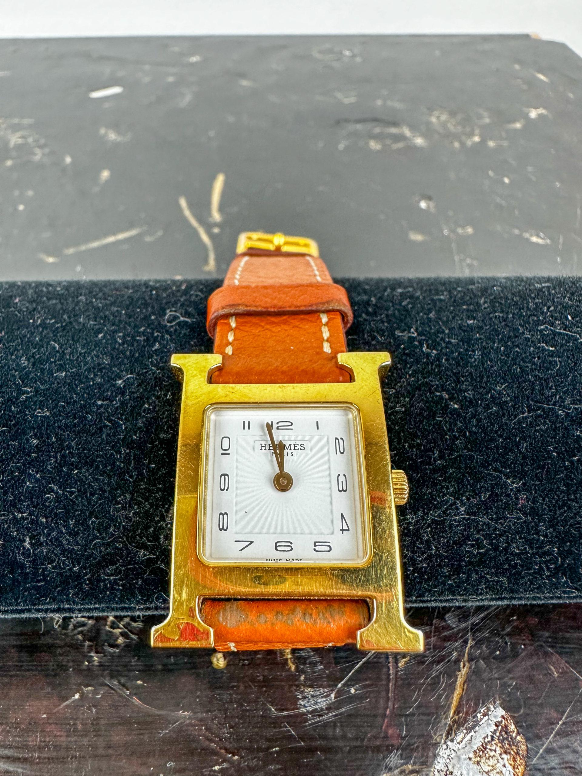 IMG_6904aurore-morisse-affaire-conclue-montre-hermès-vermeil-quartz-collectionneur-occasion-bracelet-cuir-orange-français-haute-couture