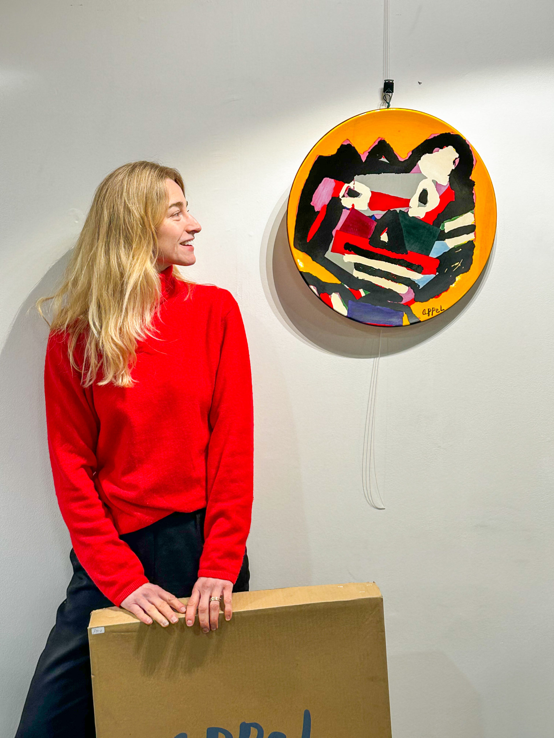 IMG_7232aurore-morisse-affaire-conclue-karel-appel-ceramique-plat-mural-decoration-cobra-art-contemporain-20e-siecle-reproduction-musee-collectionneur-decoration-investissemen