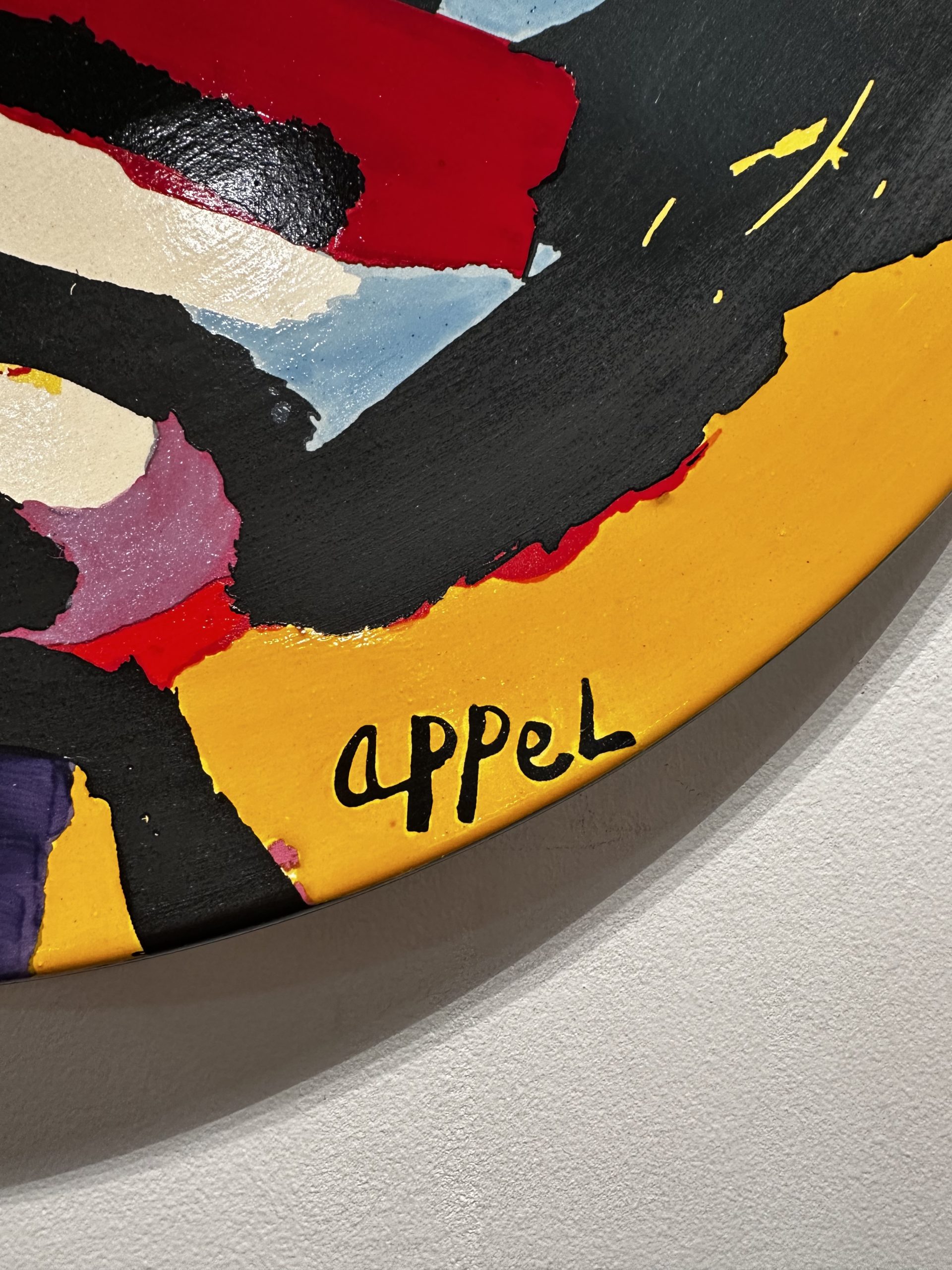 IMG_7240aurore-morisse-affaire-conclue-karel-appel-ceramique-plat-mural-decoration-cobra-art-contemporain-20e-siecle-reproduction-musee-collectionneur-decoration-investissemen