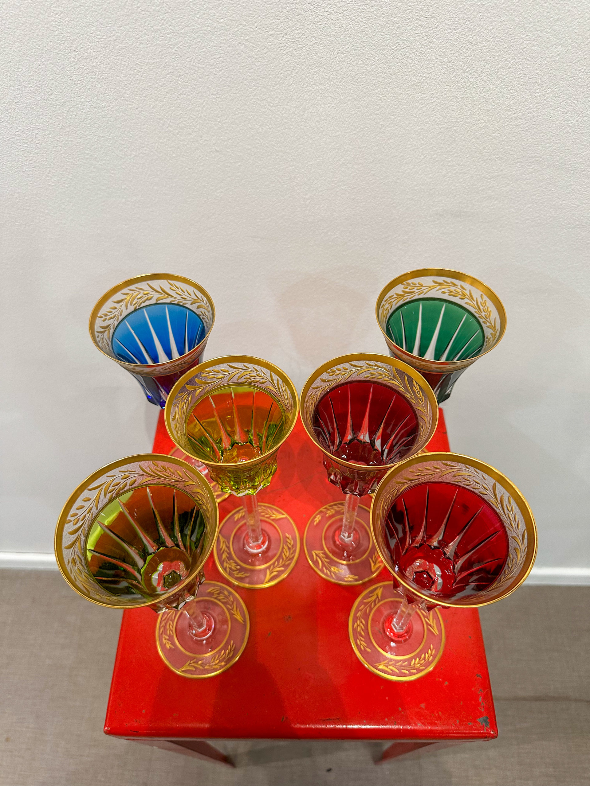 IMG_7602aurore-morisse-affaire-conclue-verres-crystal-colore-arts-de-la-table-val-saint-lambert-decoration-menager-collectionneur-investissement