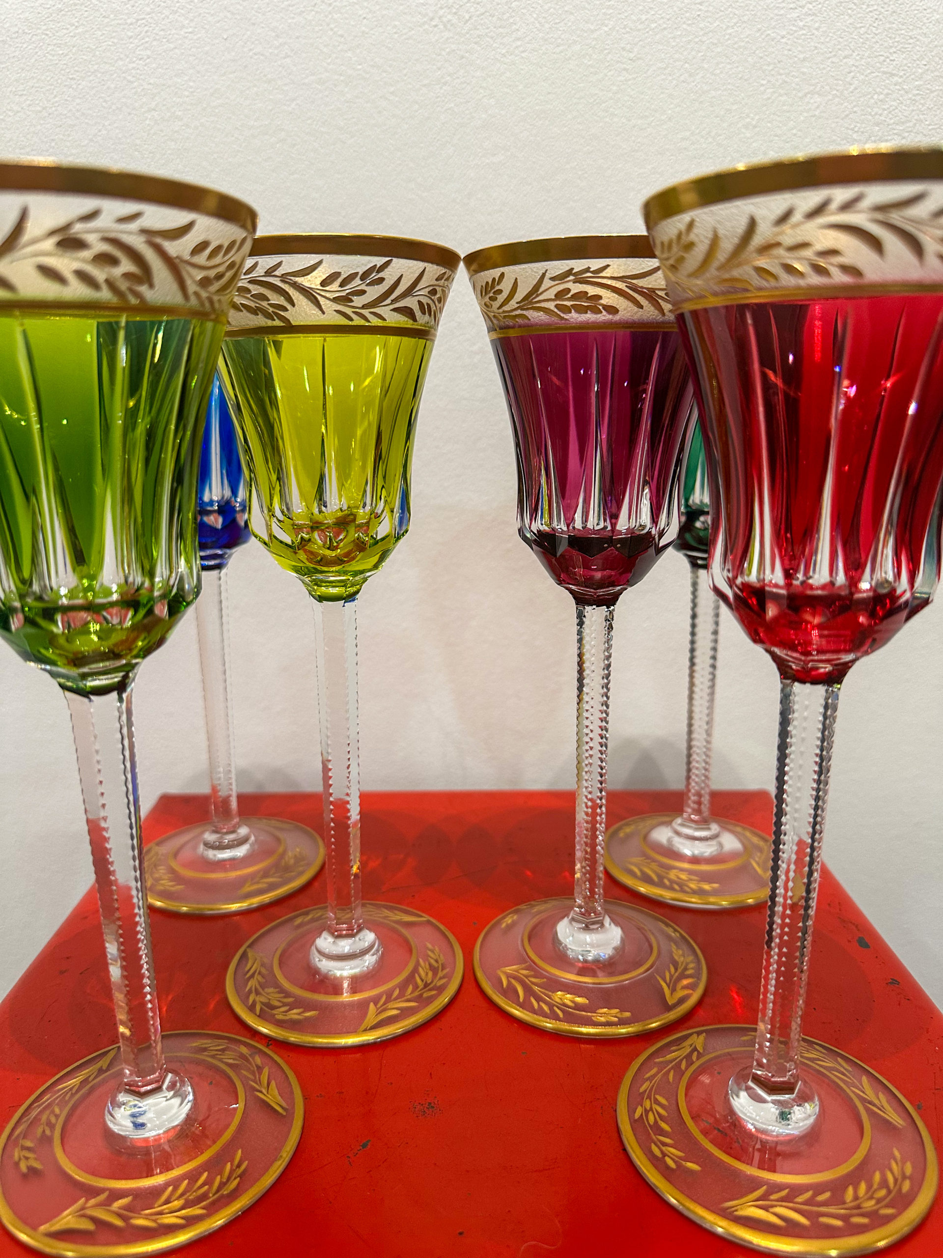 IMG_7603aurore-morisse-affaire-conclue-verres-crystal-colore-arts-de-la-table-val-saint-lambert-decoration-menager-collectionneur-investissement