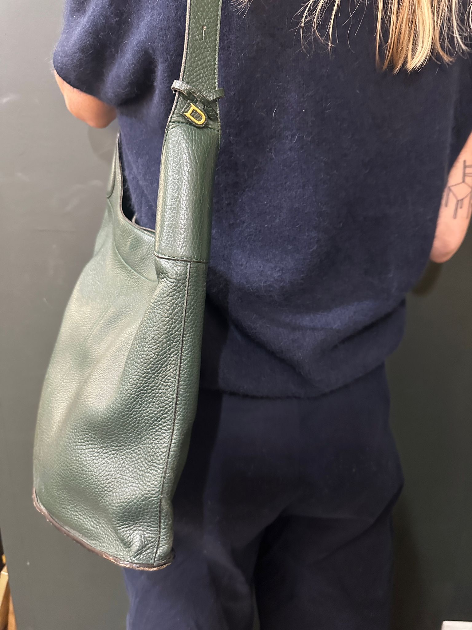 35b05618-a6cb-4741-92a3-be5193e30d5eaurore-morisse-affaire-conclue-maroquinerie-luxe-delvaux-sac-modèle-satan-marron-cuir-vert-bouteille-neuf-occasion-deuxième-main-accessoire