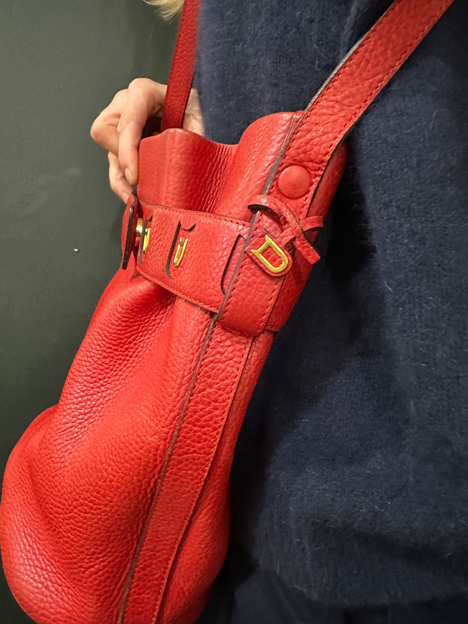 37e4853d-2740-4468-9e5d-07318aba7f3baurore-morisse-affaire-conclue-maroquinerie-luxe-delvaux-sac-modèle-calicot-rouge-cuir-sceau-neuf-occasion-deuxième-main-accessoire