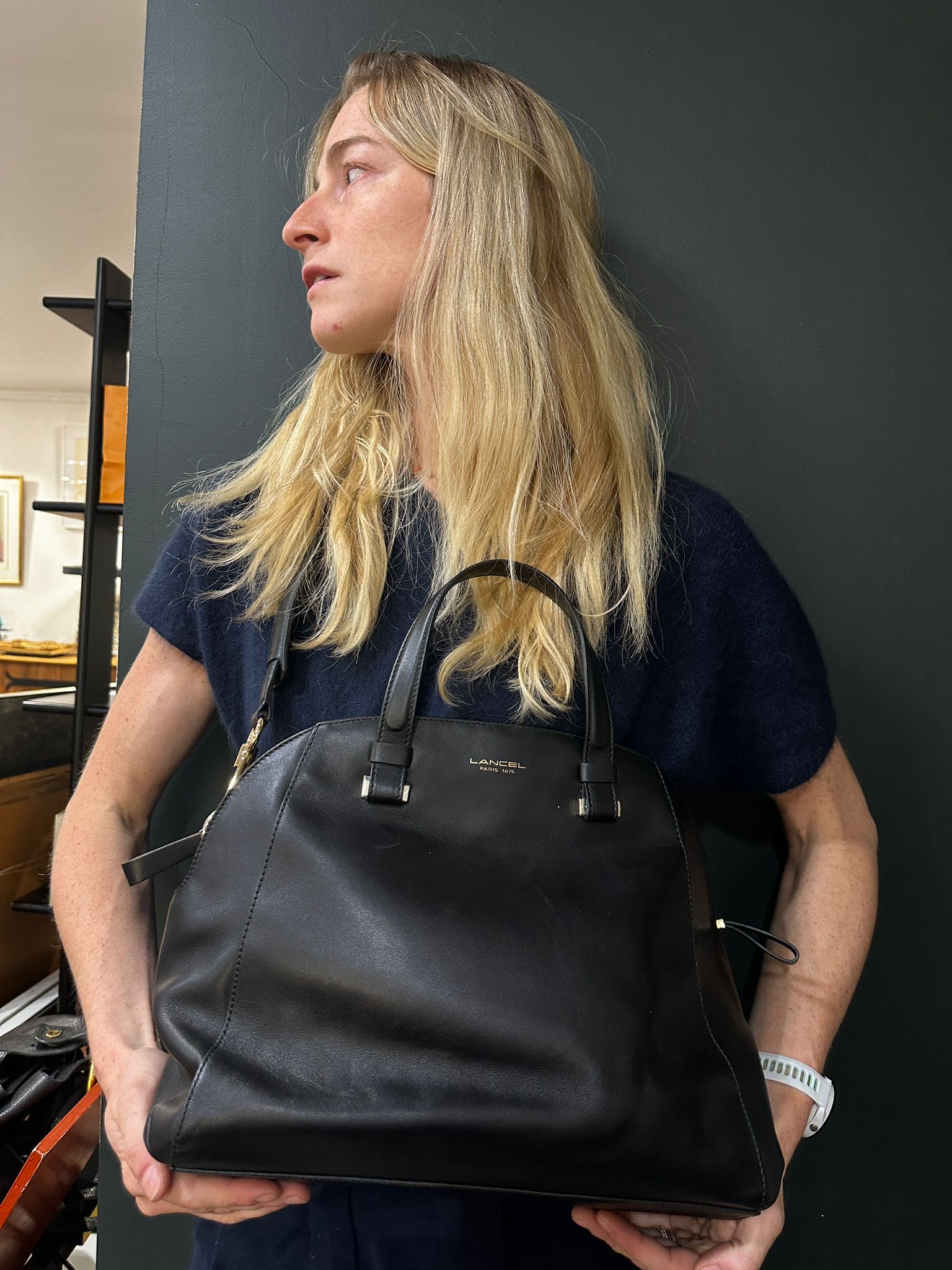 4586334d-c82b-4148-a88e-1d863a399ae2aurore-morisse-affaire-conclue-maroquinerie-luxe-lancel-grand-sac-vintage-cuir-agneau-noir-neuf-occasion-deuxième-main-accessoire