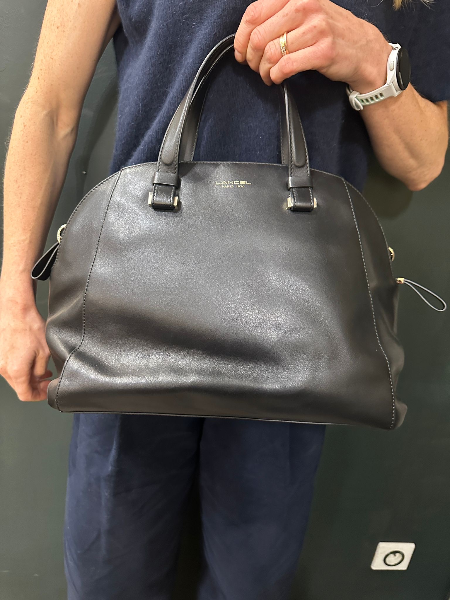 4e556133-9cca-4623-8f04-5c2def8474e1aurore-morisse-affaire-conclue-maroquinerie-luxe-lancel-grand-sac-vintage-cuir-agneau-noir-neuf-occasion-deuxième-main-accessoire