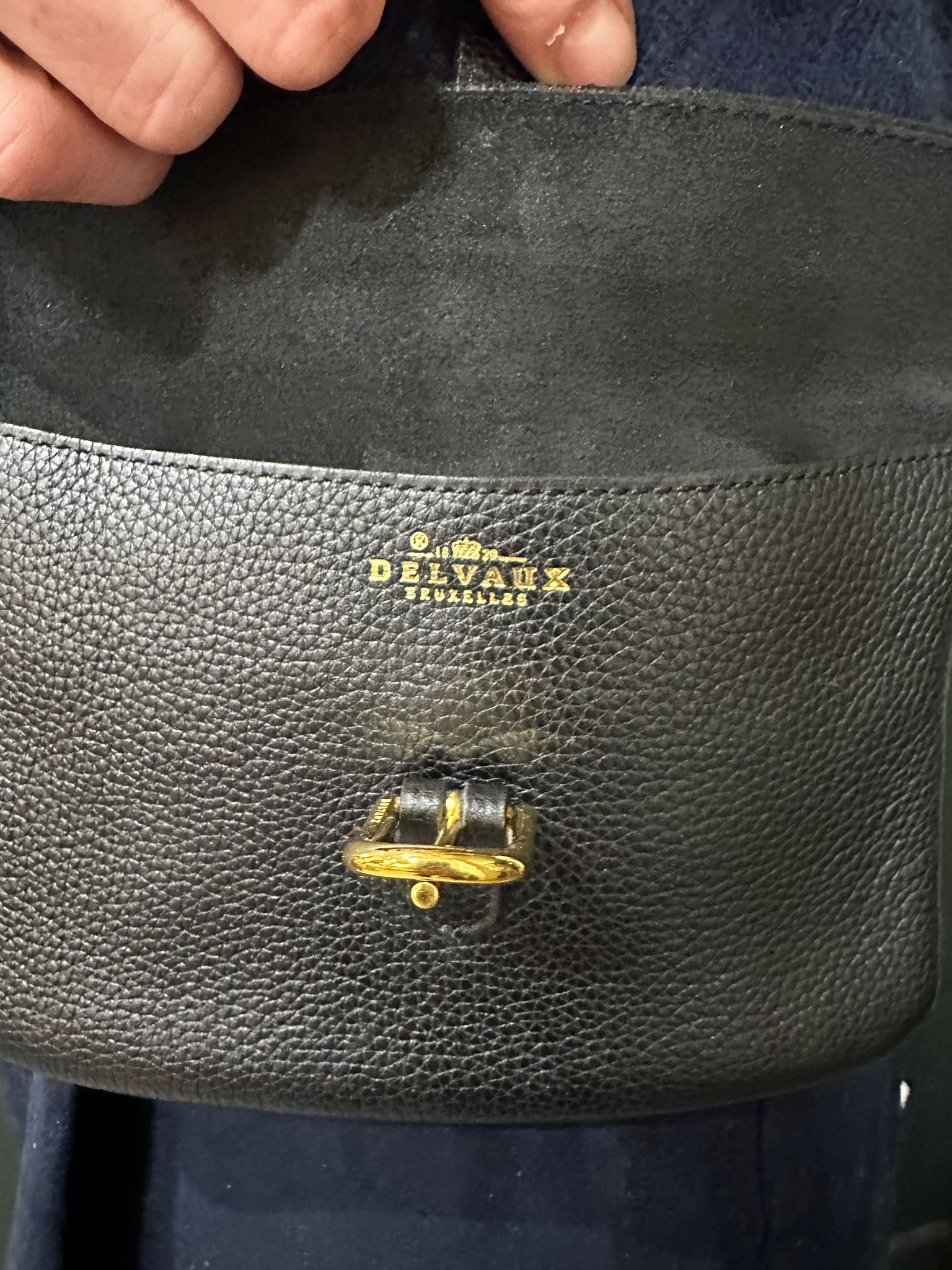 73e3bcef-e959-4688-8f93-f43232f1cbc2aurore-morisse-affaire-conclue-maroquinerie-luxe-delvaux-pochette-ceinture-petit-format-cuir-brun-occasion-deuxième-main-accessoire