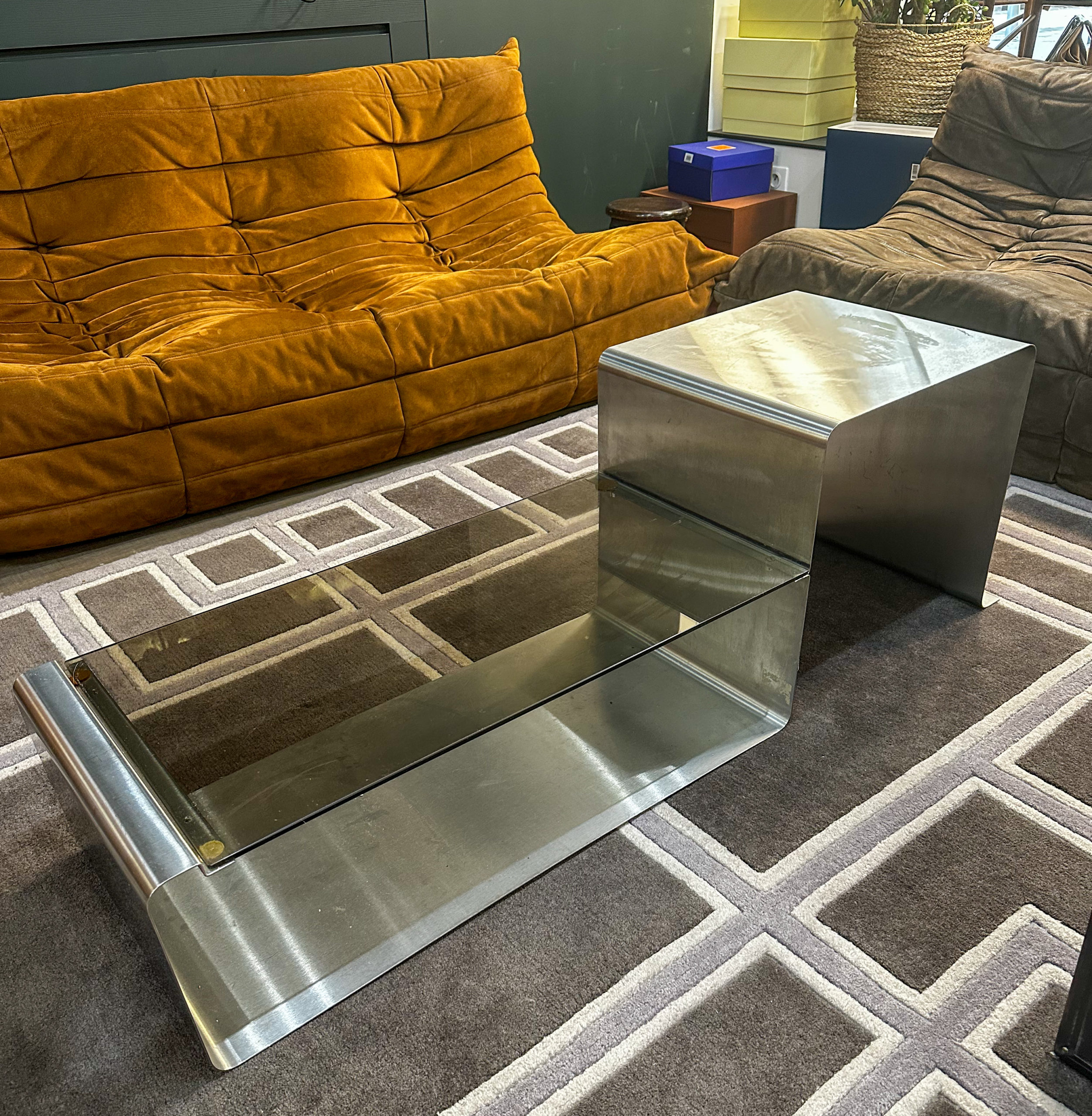IMG_8107aurore-morisse-affaire-conclue-design-roche-bobois-francois-monnet-kappa-plexiglass-fumé-axier-inox-chromé-table-basse-salon-café-années-70