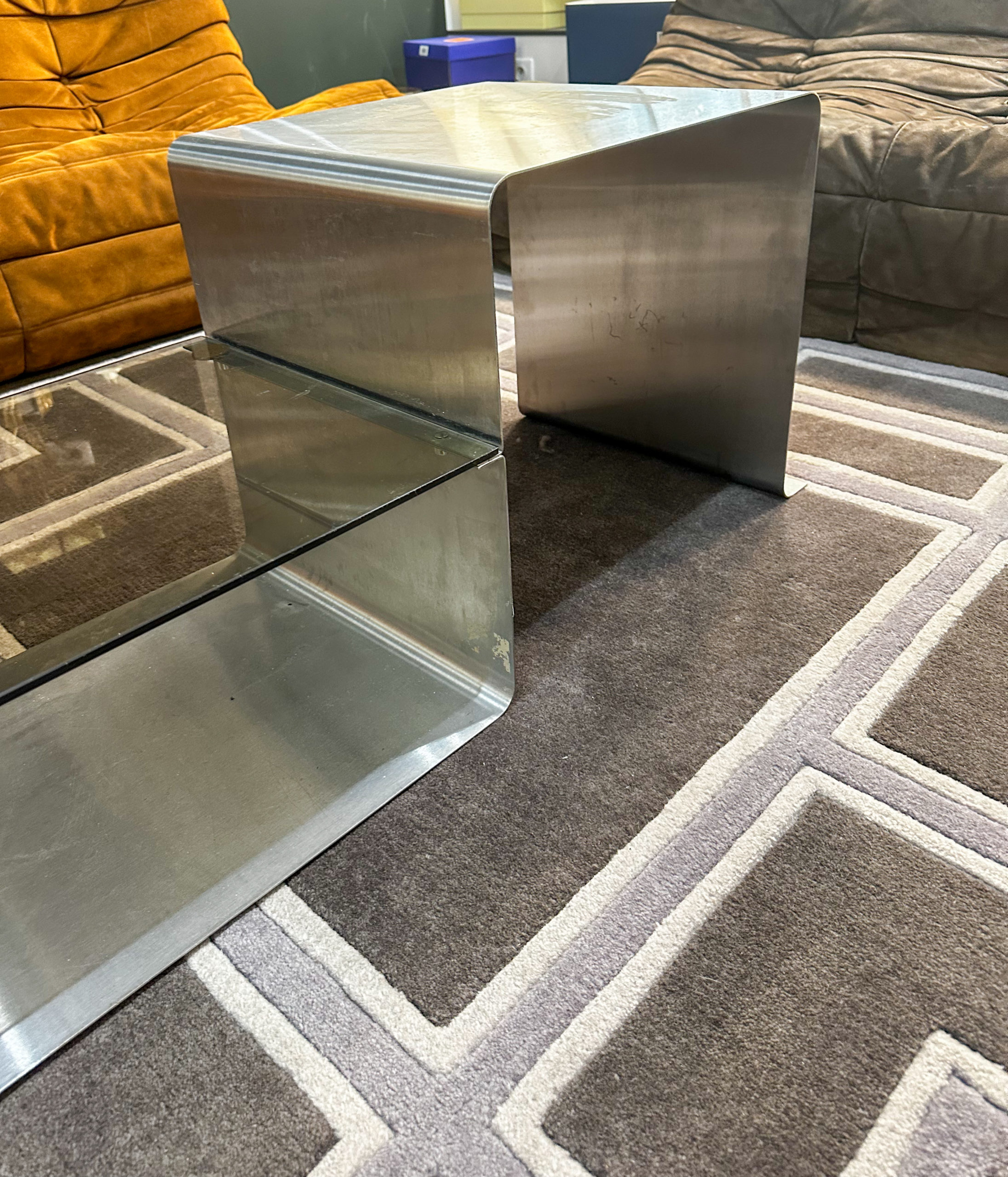IMG_8108aurore-morisse-affaire-conclue-design-roche-bobois-francois-monnet-kappa-plexiglass-fumé-axier-inox-chromé-table-basse-salon-café-années-70