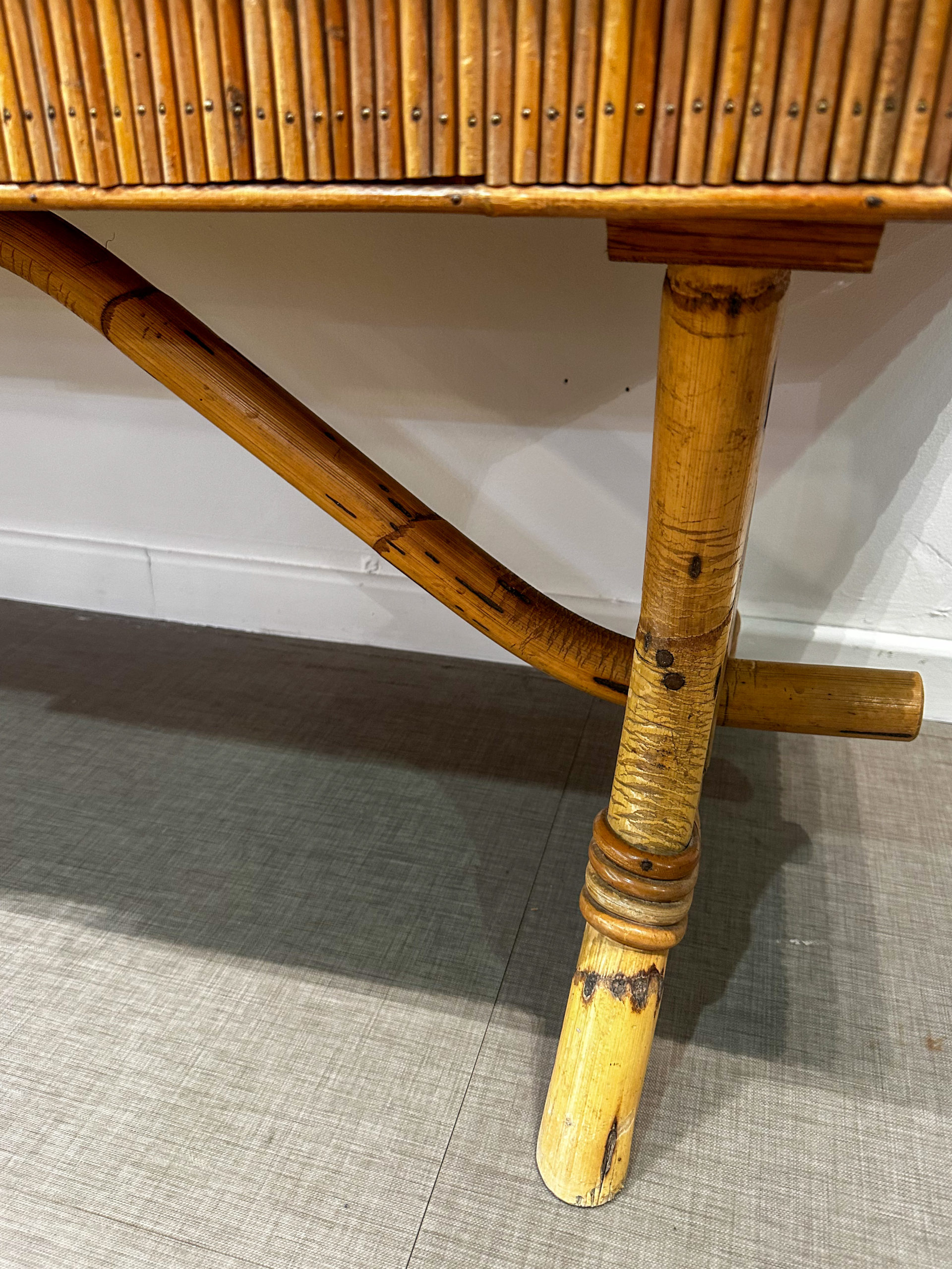 IMG_8114aurore-morisse-affaire-conclue-audoux-minnet-design-france-rotin-bambou-années-40-enfilade-rangement-salon-décoration-moderne-naturel