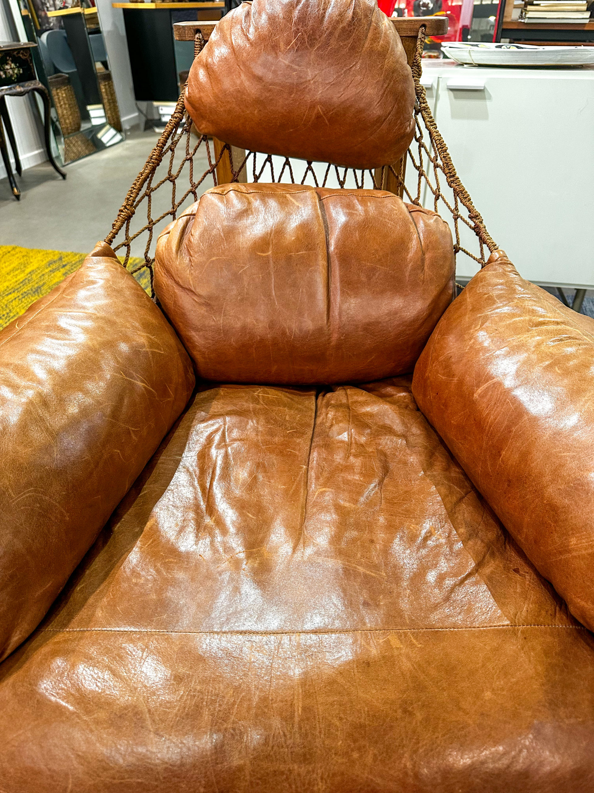 IMG_8123aurore-morisse-affaire-conclue-mobilier-fauteuil-jean-gillon-brésilien-design-cuir-cordage-gran-captain-années-60-confortable-collection-investissement-ameublement-salon