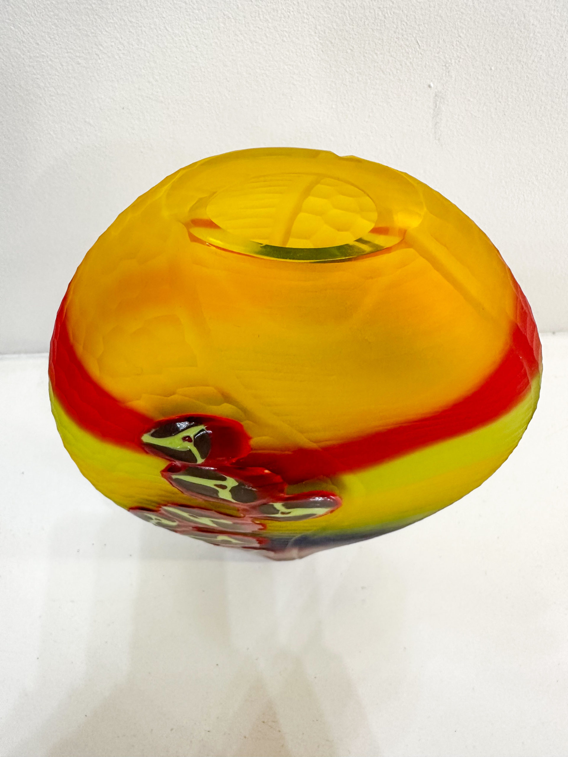 IMG_8222aurore-morisse-affaire-conclue-verrerie-vase-soliflor-davide-salvadore-murano-verre-soufflé-polychrome-jaune-rouge-abstrait-décoration-collectionneur
