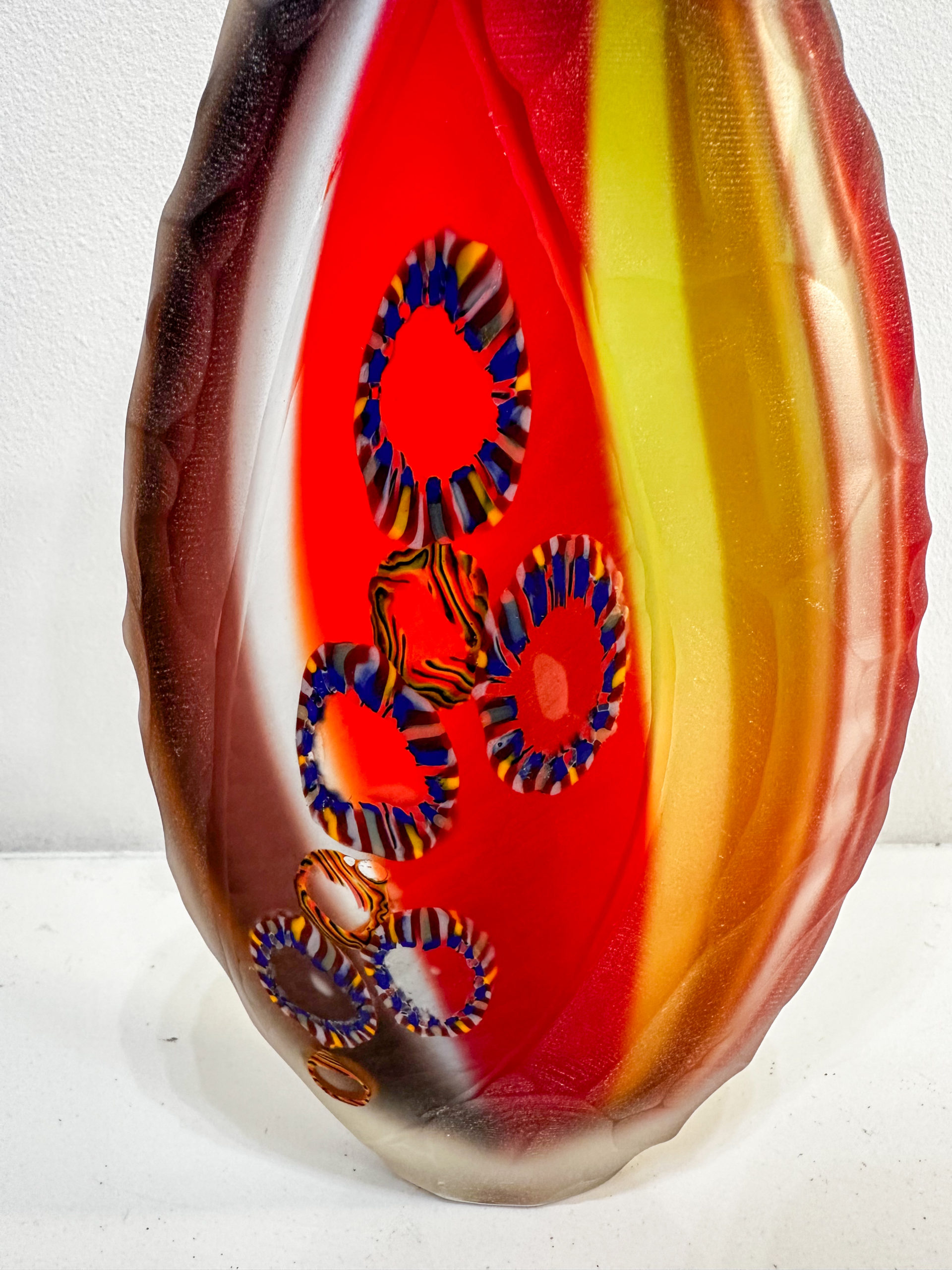 IMG_8229aurore-morisse-affaire-conclue-verrerie-vase-soliflor-davide-salvadore-murano-verre-soufflé-polychrome-jaune-rouge-abstrait-décoration-collectionneur