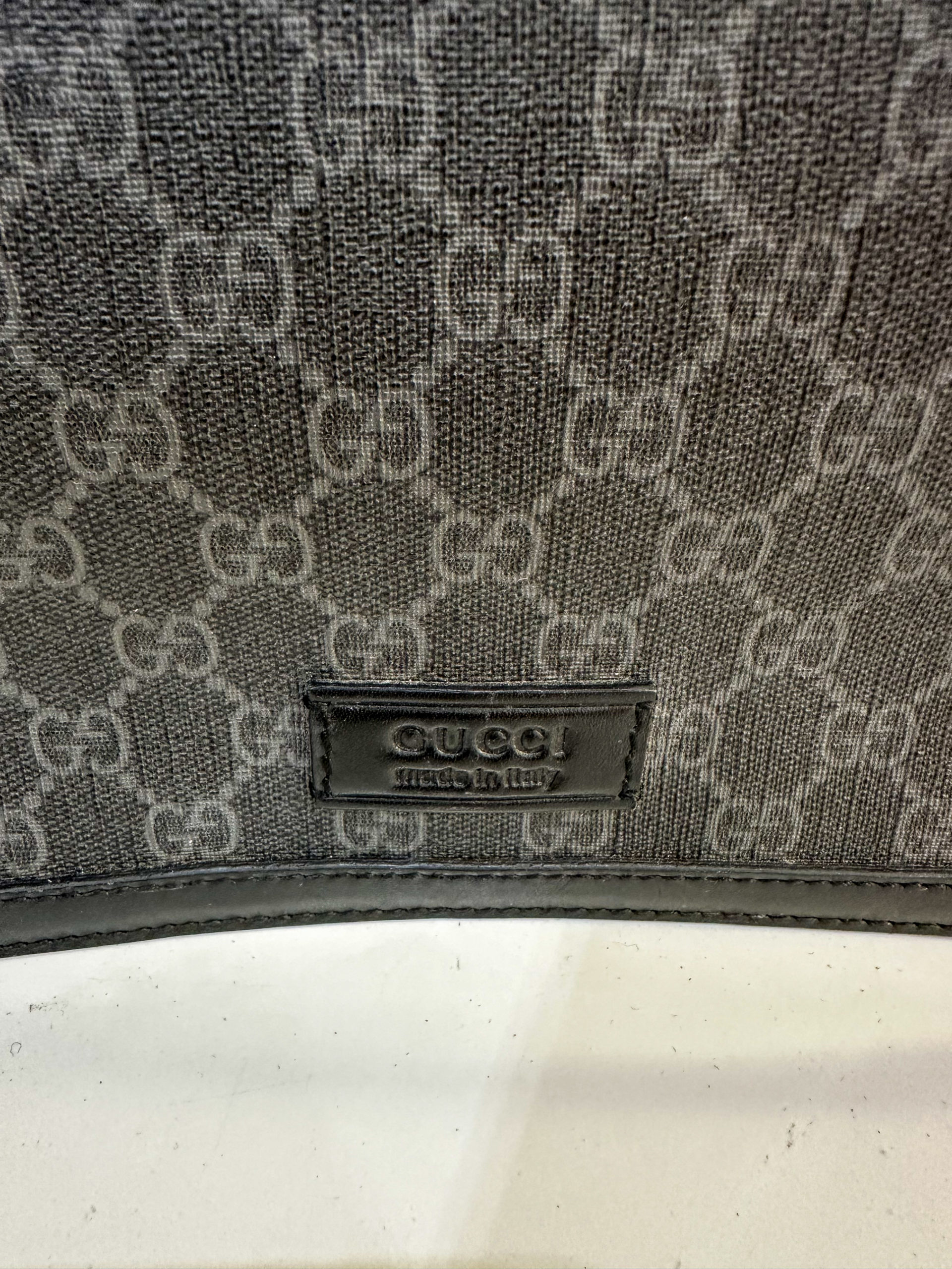 IMG_8240aurore-morisse-affaire-conclue-maroquinerie-luxe-gucci-italien-sacoche-unisexe-cuir-toile-monogramme-seconde-main-occasion-mode