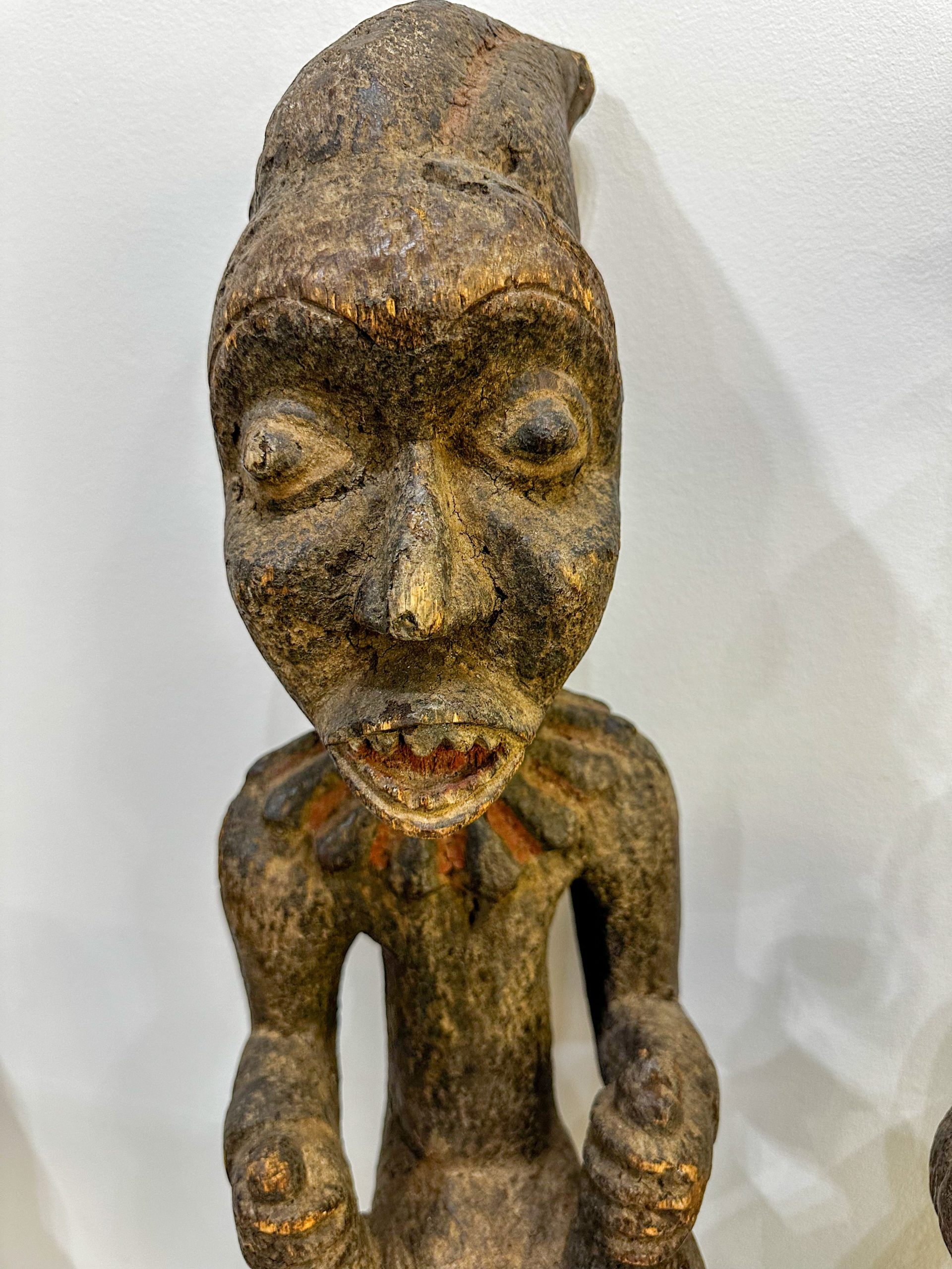 IMG_8445aurore-morisse-affaire-conclue-sculpture-art-africain-afrique-couple-homme-femme-19e-siècle-yoruba-bois-grand-format-décoration-collectionneur