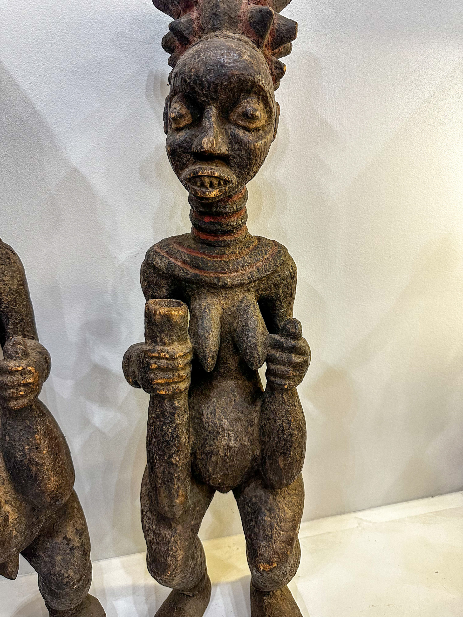 IMG_8446aurore-morisse-affaire-conclue-sculpture-art-africain-afrique-couple-homme-femme-19e-siècle-yoruba-bois-grand-format-décoration-collectionneur