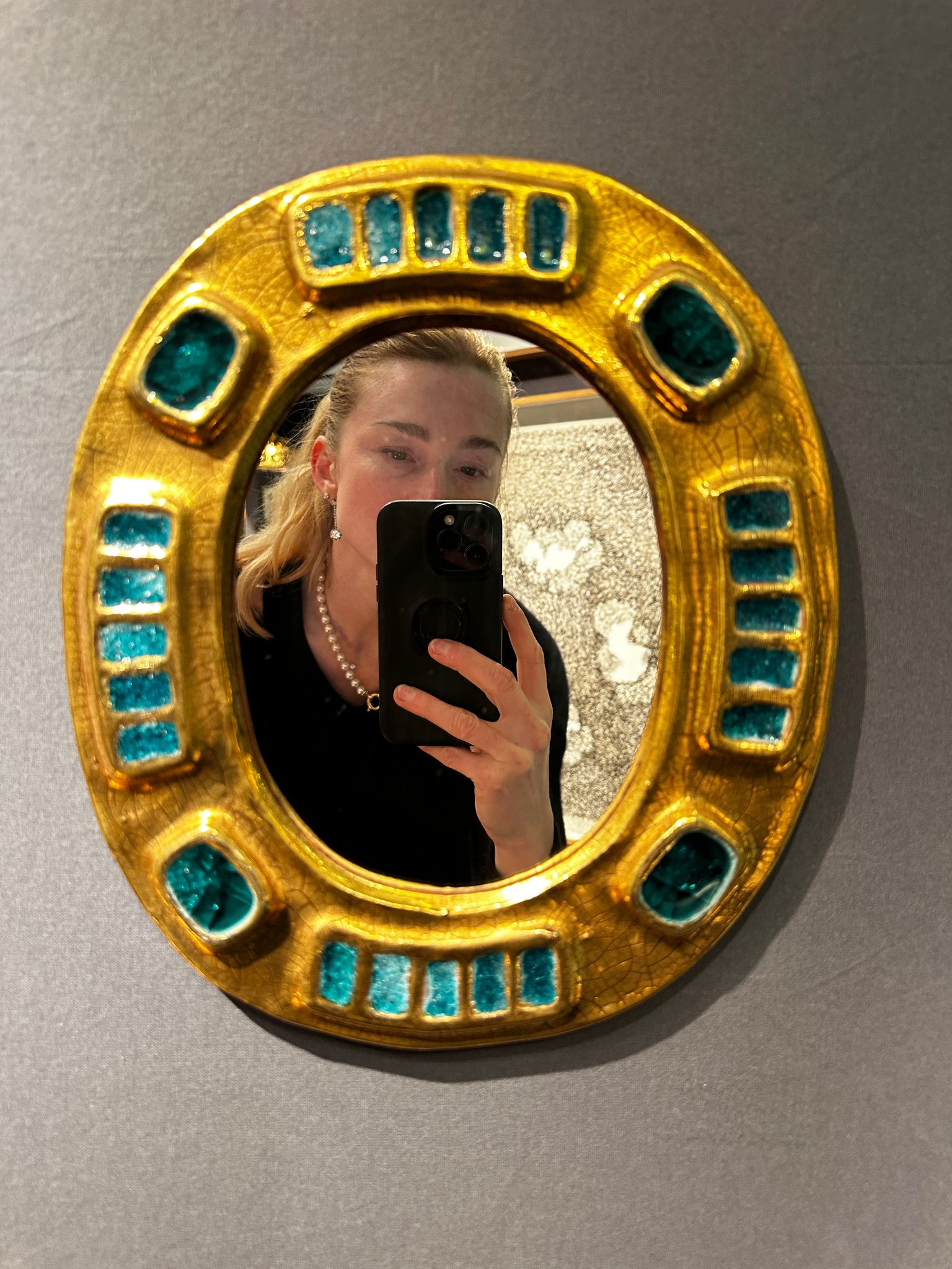 PHOTO-2025-03-27-09-05-32-2aurore-morisse-affaire-conclue-miroir-mithé-espelt-céramique-email-doré-décoration-investissement-collectionneur-mérida-vert-bleu-petit-format