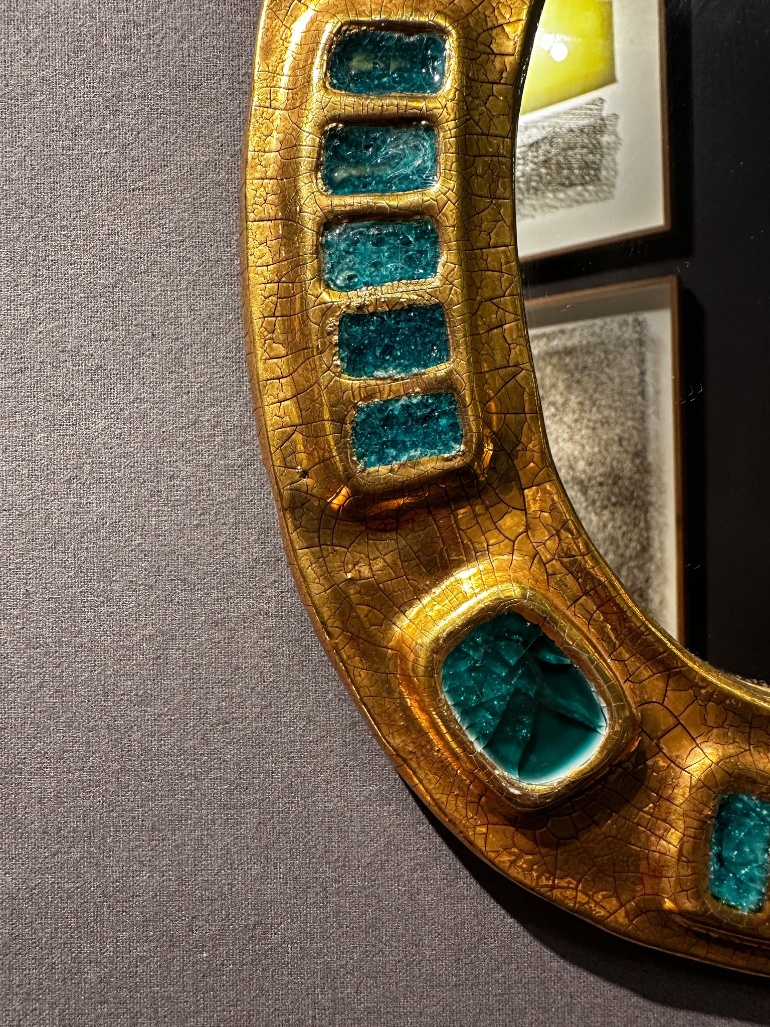 PHOTO-2025-03-27-09-05-32-4aurore-morisse-affaire-conclue-miroir-mithé-espelt-céramique-email-doré-décoration-investissement-collectionneur-mérida-vert-bleu-petit-format