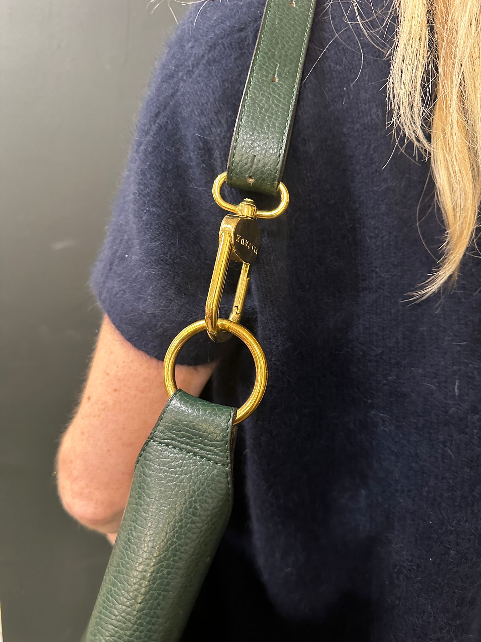 c3c62e8c-a855-4228-8786-87e4b2d4d3aeaurore-morisse-affaire-conclue-maroquinerie-luxe-delvaux-sac-modèle-satan-marron-cuir-vert-bouteille-neuf-occasion-deuxième-main-accessoire