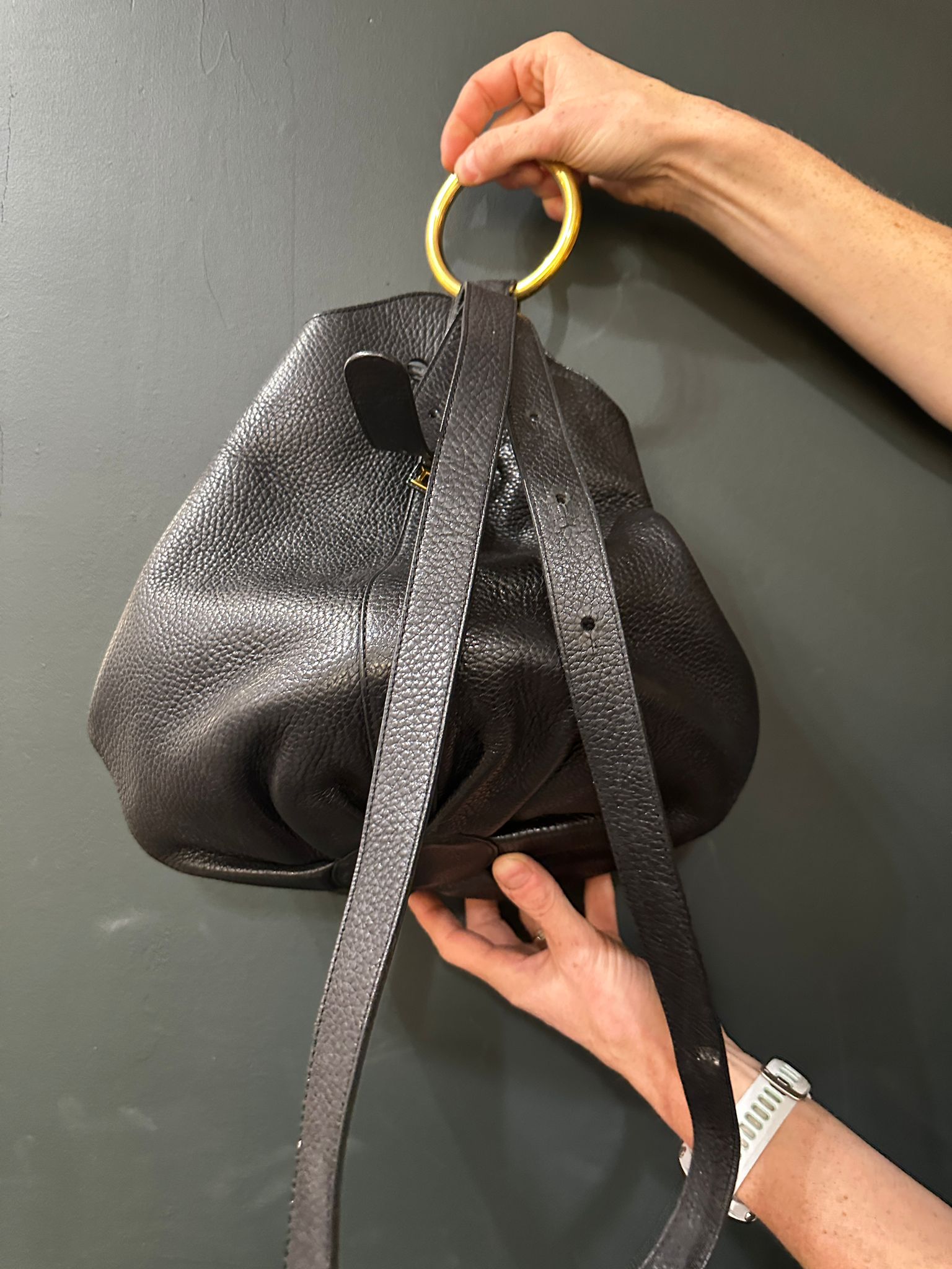 ee9d4274-98cf-4d54-b92a-afee5c17d2e3aurore-morisse-affaire-conclue-maroquinerie-luxe-delvaux-sac-cuir-noir-belgique-occasion-deuxième-main-accessoire