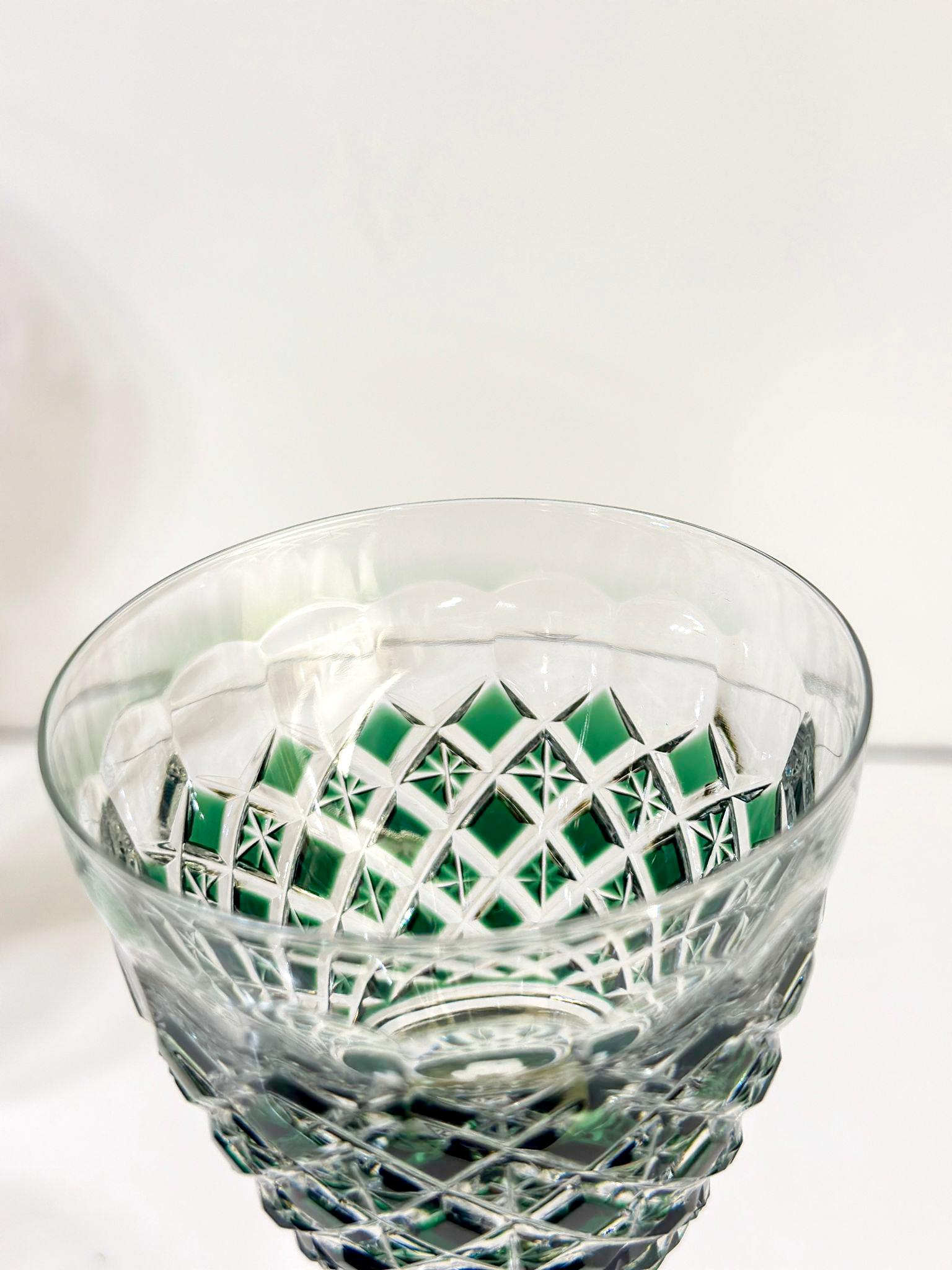 fa2f53cf-25fe-457b-baa9-d26c03e4b8b2aurore-morisse-affaire-conclue-verrerie-verres-vin-blanc-gevaert-carlton-couleur-art-de-la-table-décoration-collectionneur-occasion
