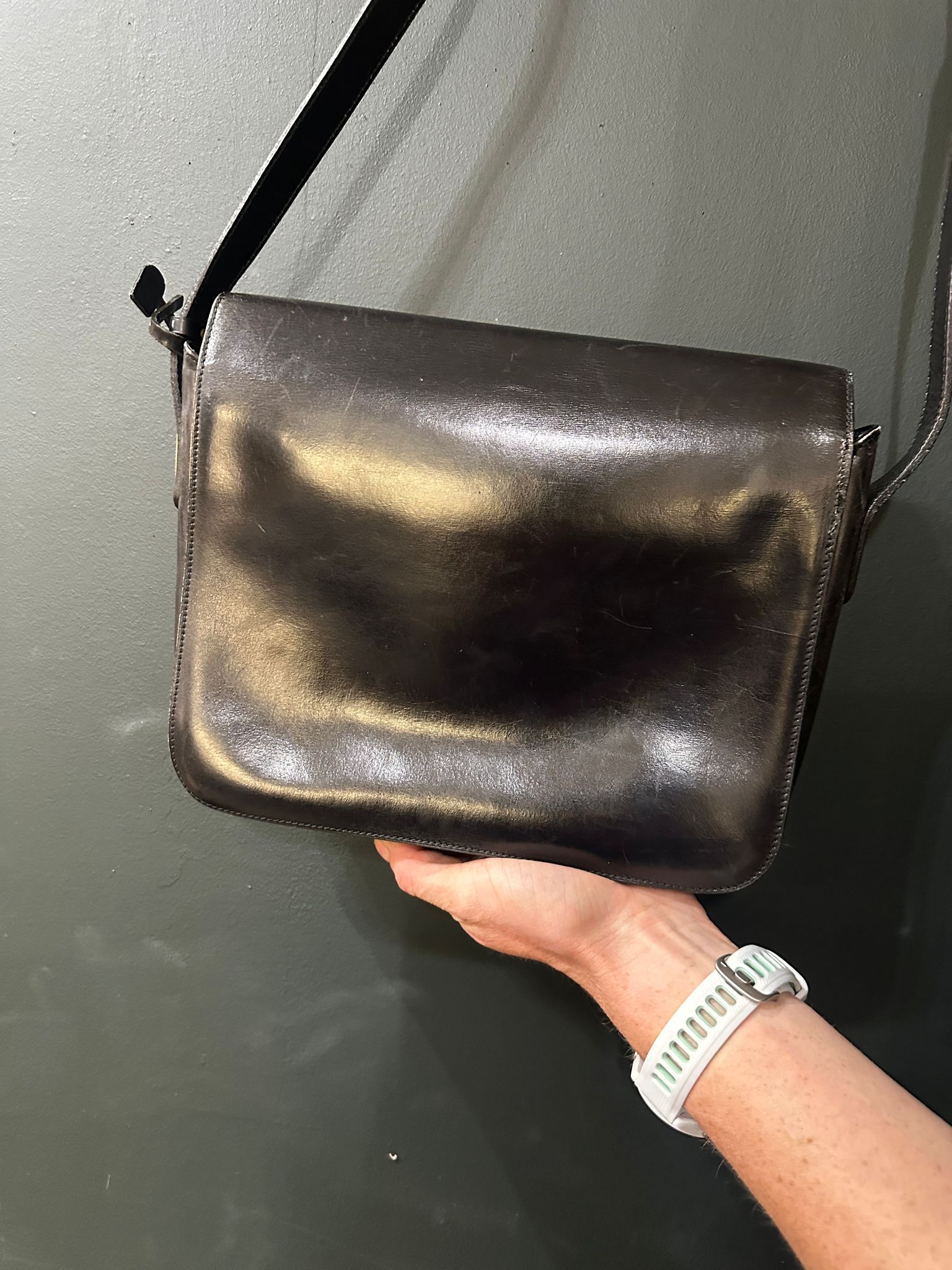 ff77f77d-9037-4f75-a4d6-5392f47e9b73aurore-morisse-affaire-conclue-maroquinerie-luxe-delvaux-sac-cuir-brun-agneau-lisse-bandoulière-belgique-occasion-deuxième-main-accessoire