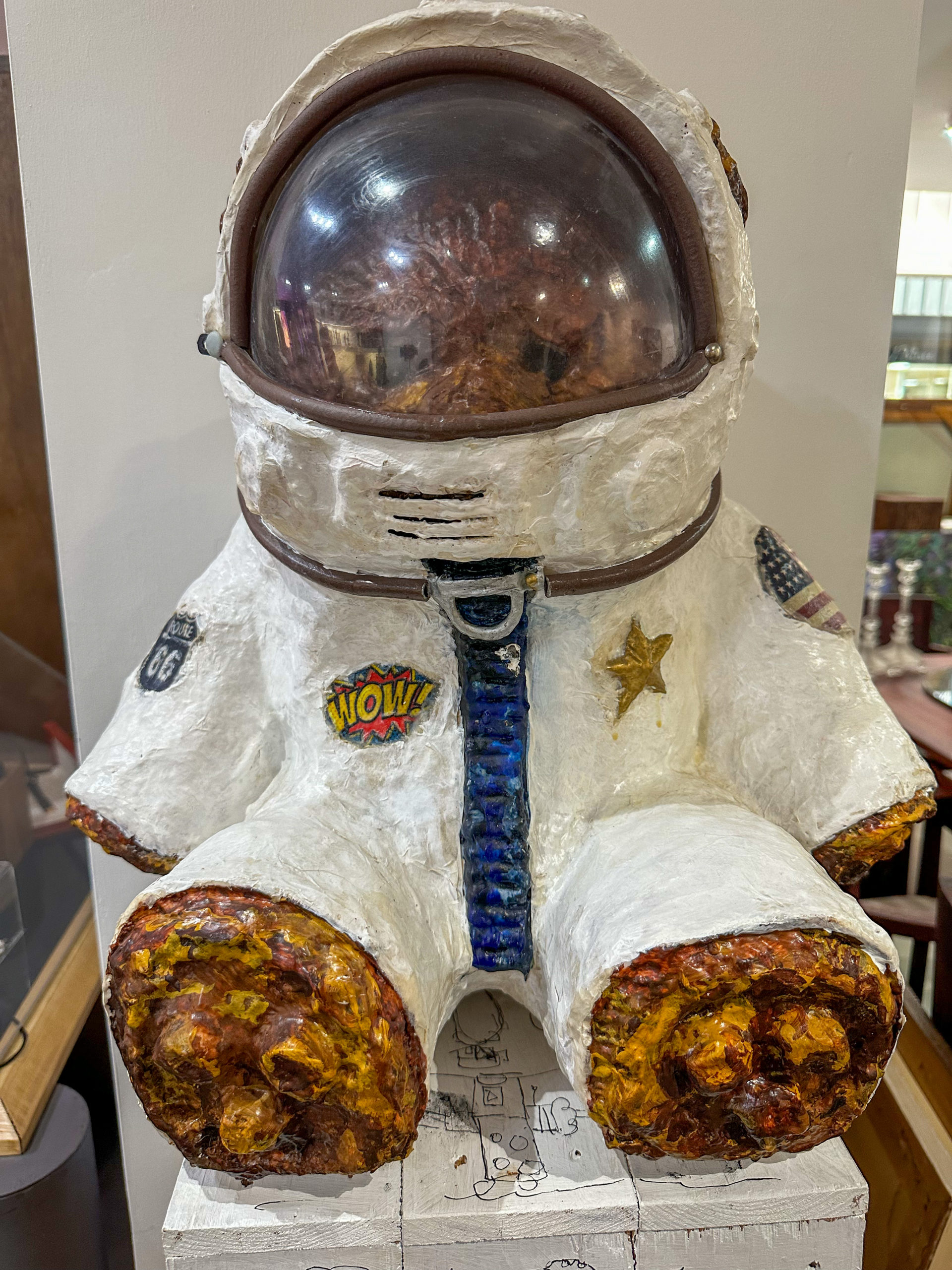 IMG_9293aurore morisse affaire conclue sculpture robert alonzi ours en peluche teddy bear astronaute pièce unique décoration papier maché belgique liège contemporain