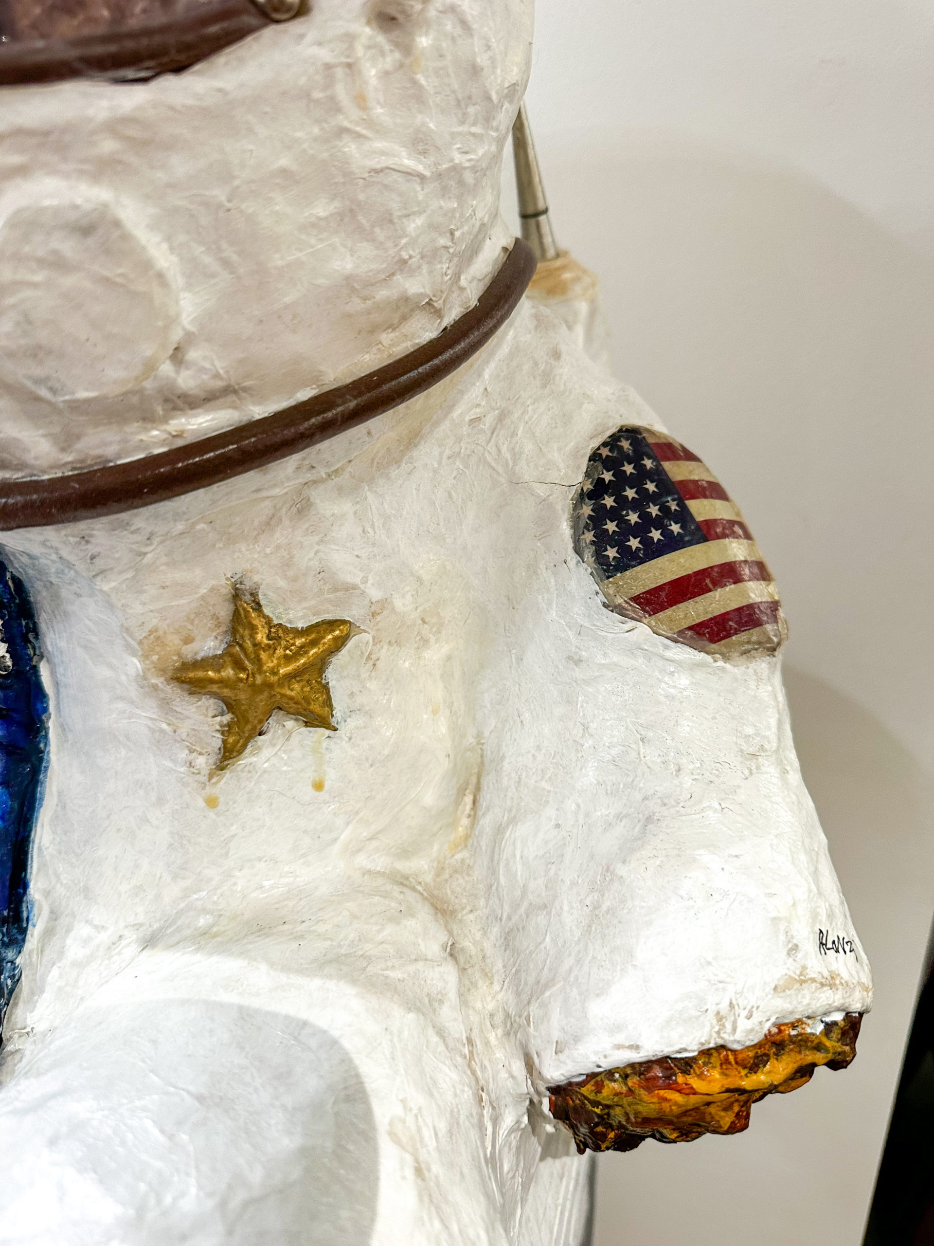 IMG_9295aurore morisse affaire conclue sculpture robert alonzi ours en peluche teddy bear astronaute pièce unique décoration papier maché belgique liège contemporain