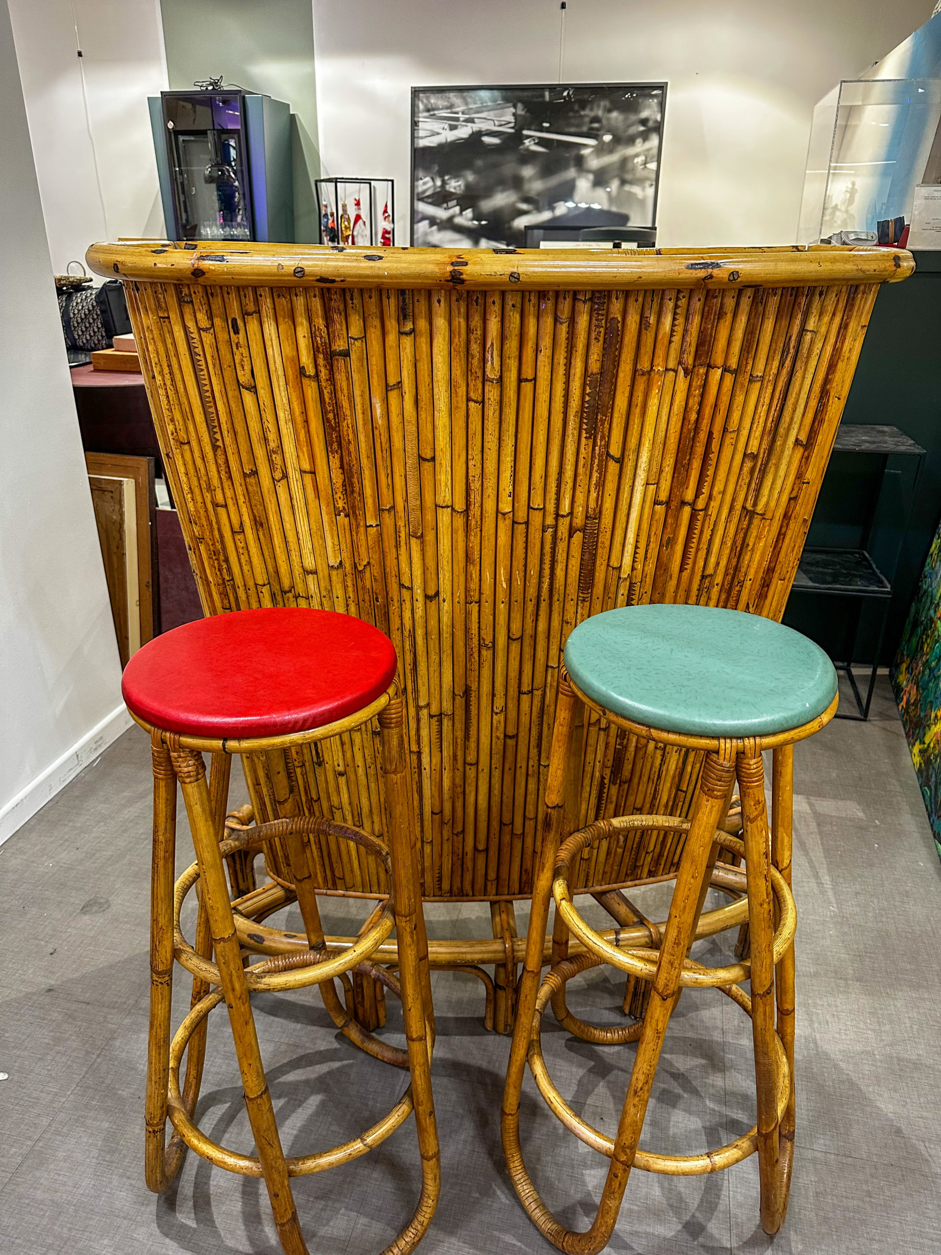 Mobilier• Bar et tabourets